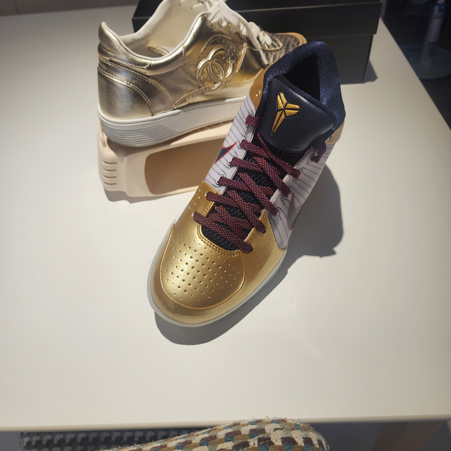 Nike Kobe 4 Protro Metallic Gold and Dark Obsidian 착용 스타일 - 9