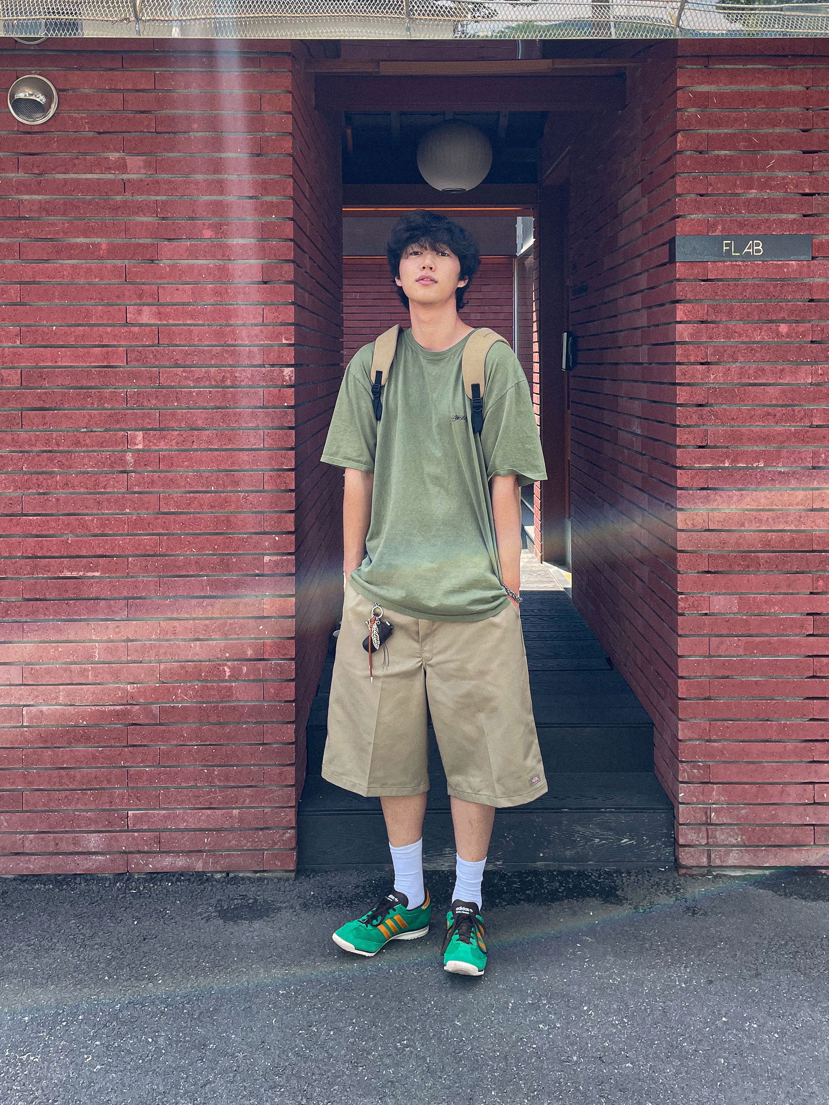 Stussy 8 Ball Pigment Dyed T-Shirt Olive, Adidas x Wales Bonner SL 72 Knit Green 착용 스타일 - 3