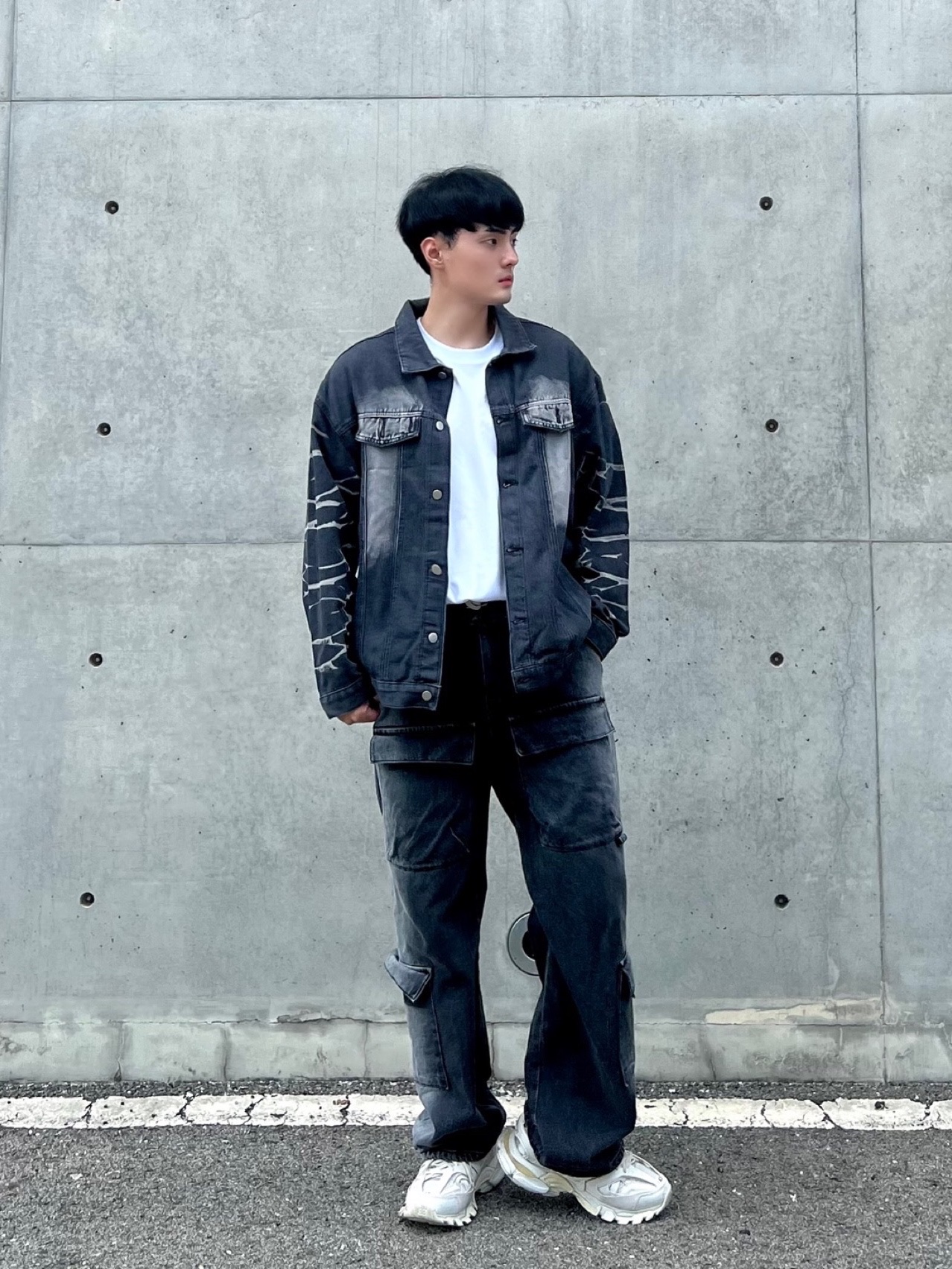 NON FLOOR Earnest Cargo Pants Black 착용 스타일 - 2
