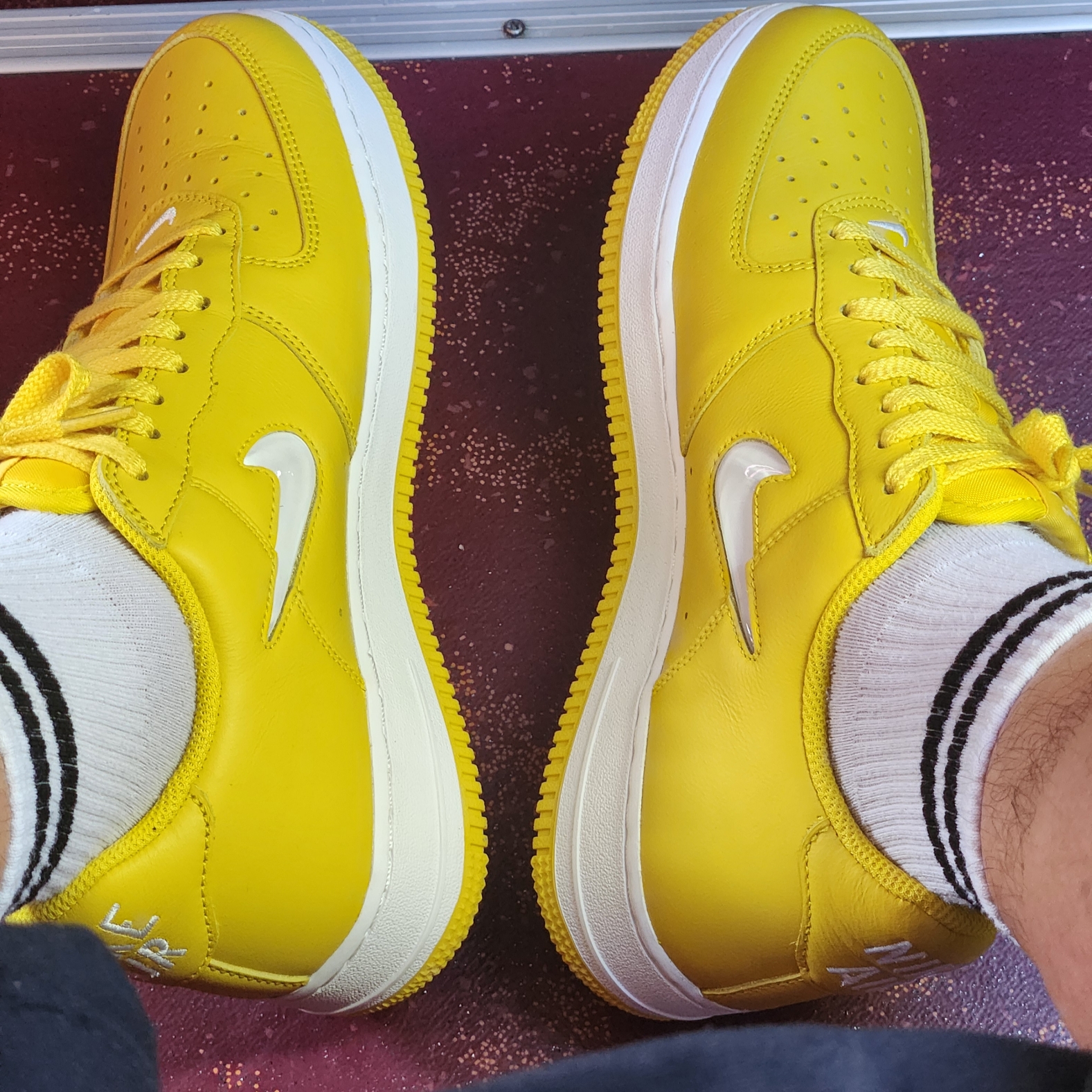 Nike Air Force 1 Low Retro Color of The Month Speed Yellow 착용 스타일