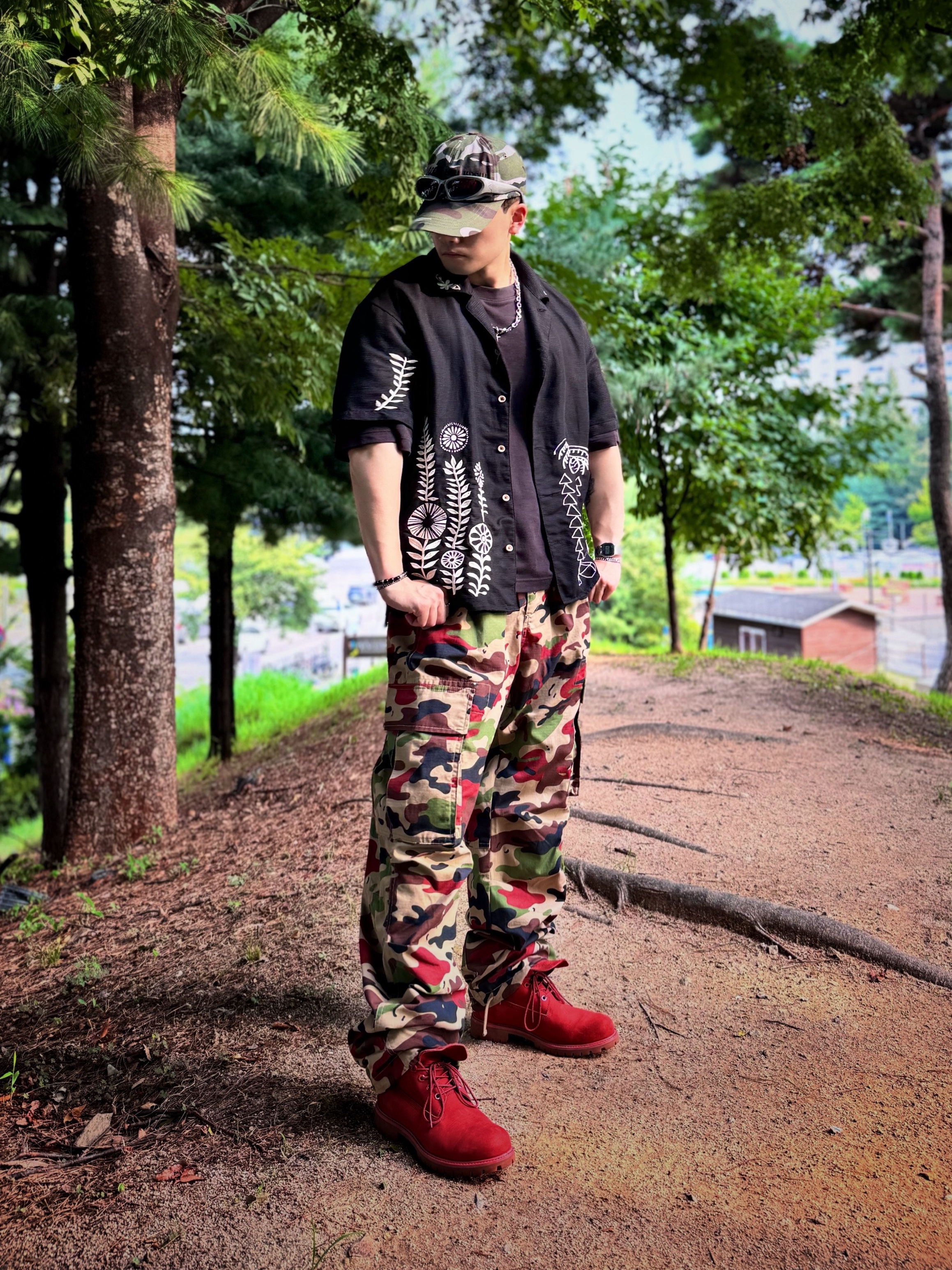 [KREAM 단독] ADSB Andersson Bell May Embroidery Open Collar Shirts Black, Timberland Premium 6 inch Waterproof Boot Red - Wide 착용 스타일 - 4
