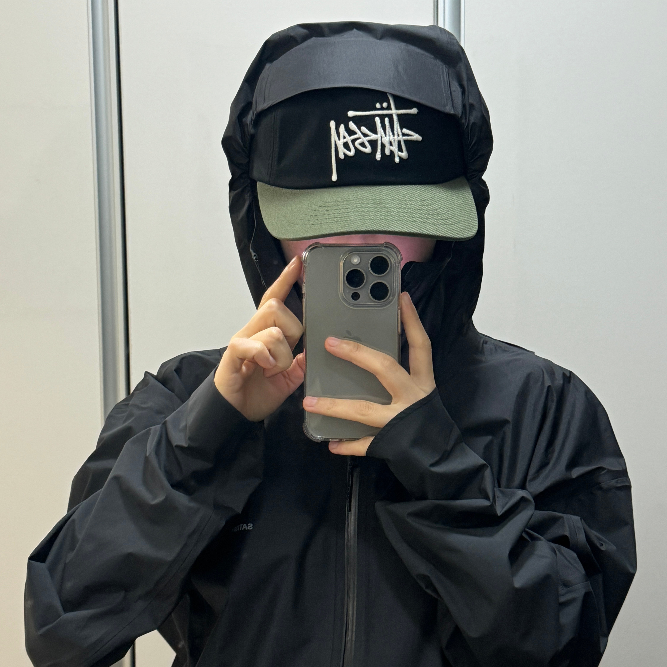 Stussy Low Profile Big Basic Snapback Black 착용 스타일