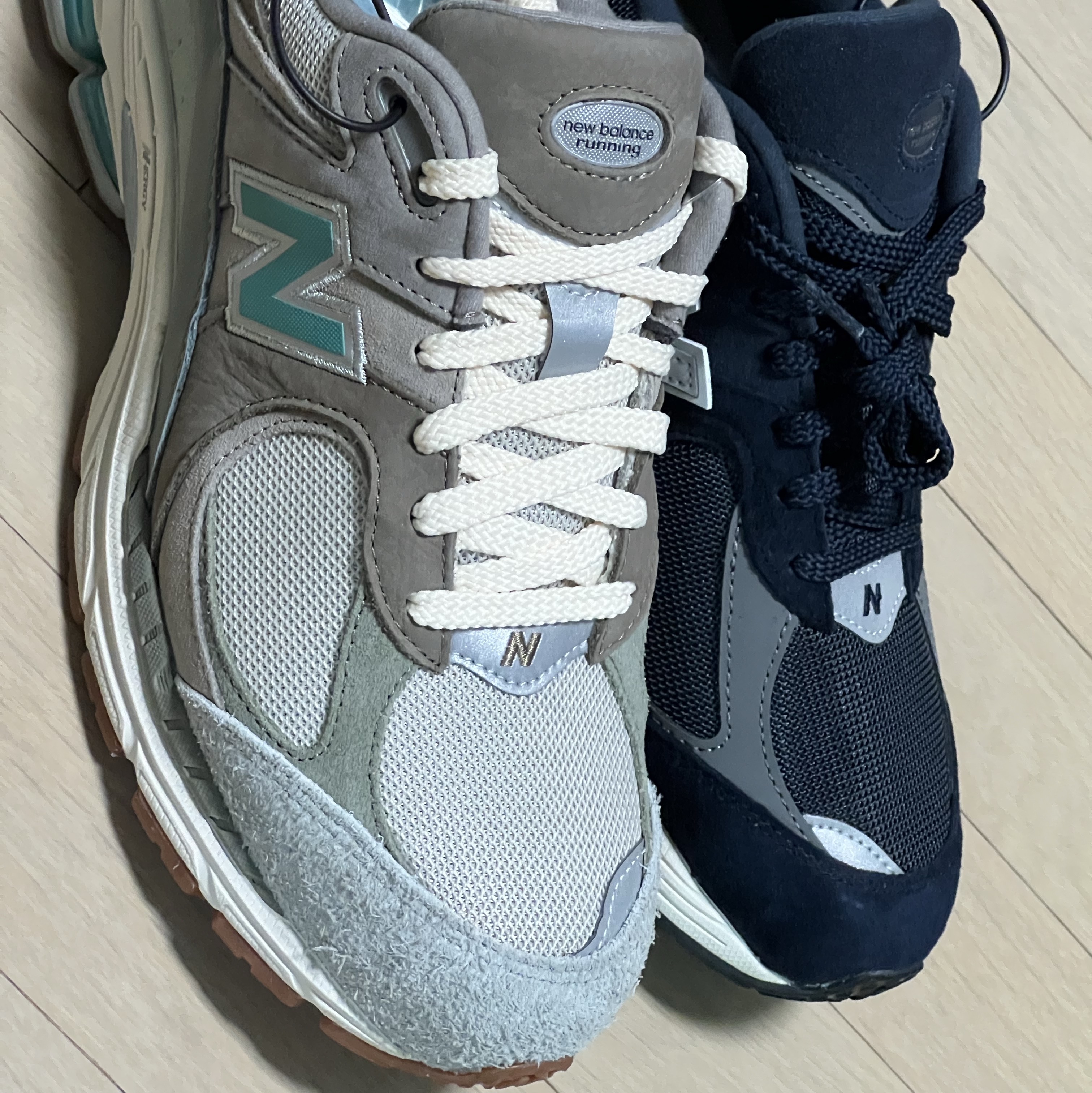 New Balance x Atmos 2002R Beige Grey, New Balance 2002R Eclipse Castlerock 착용 스타일 - 3