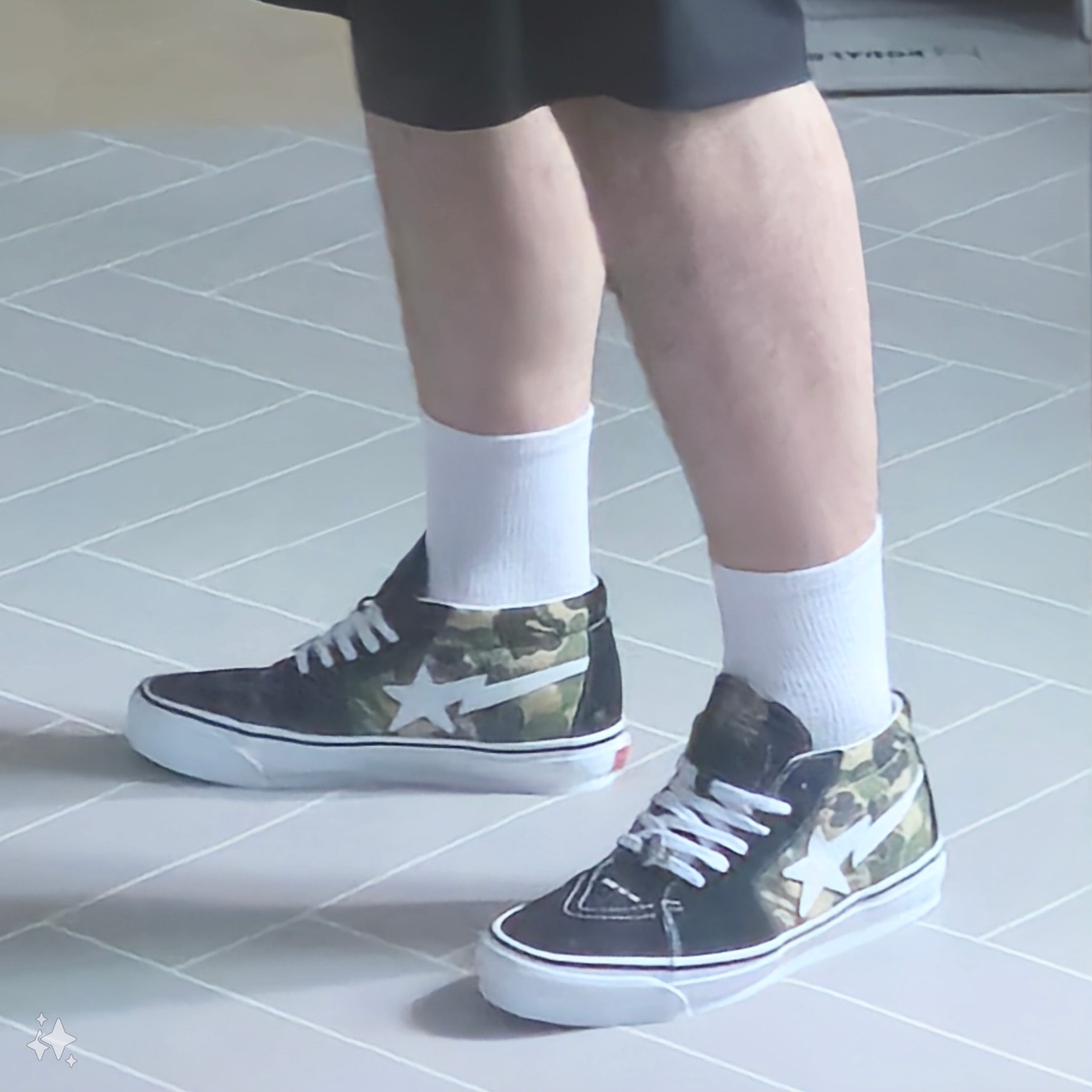 Vans x BAPE Sk8-Mid Reissue 83 LX Black 착용 스타일 - 3