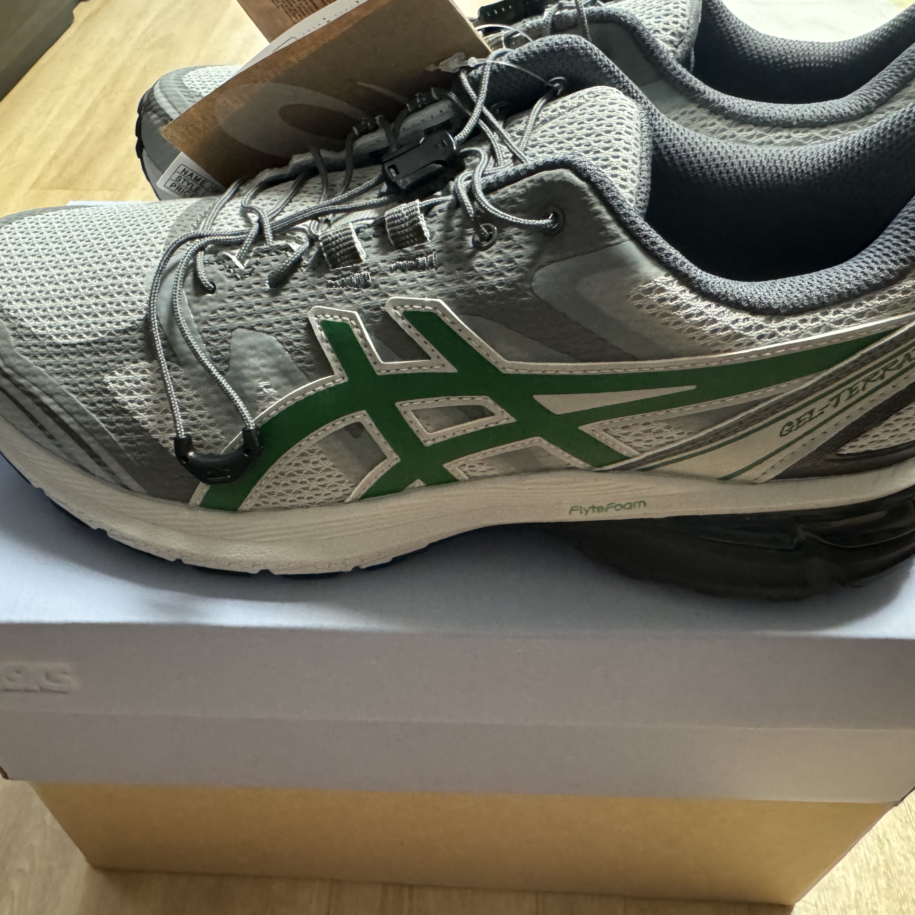 Asics x Sansan Gear Gel-Terrain Grey Violet Jolly Green 착용 스타일 - 3