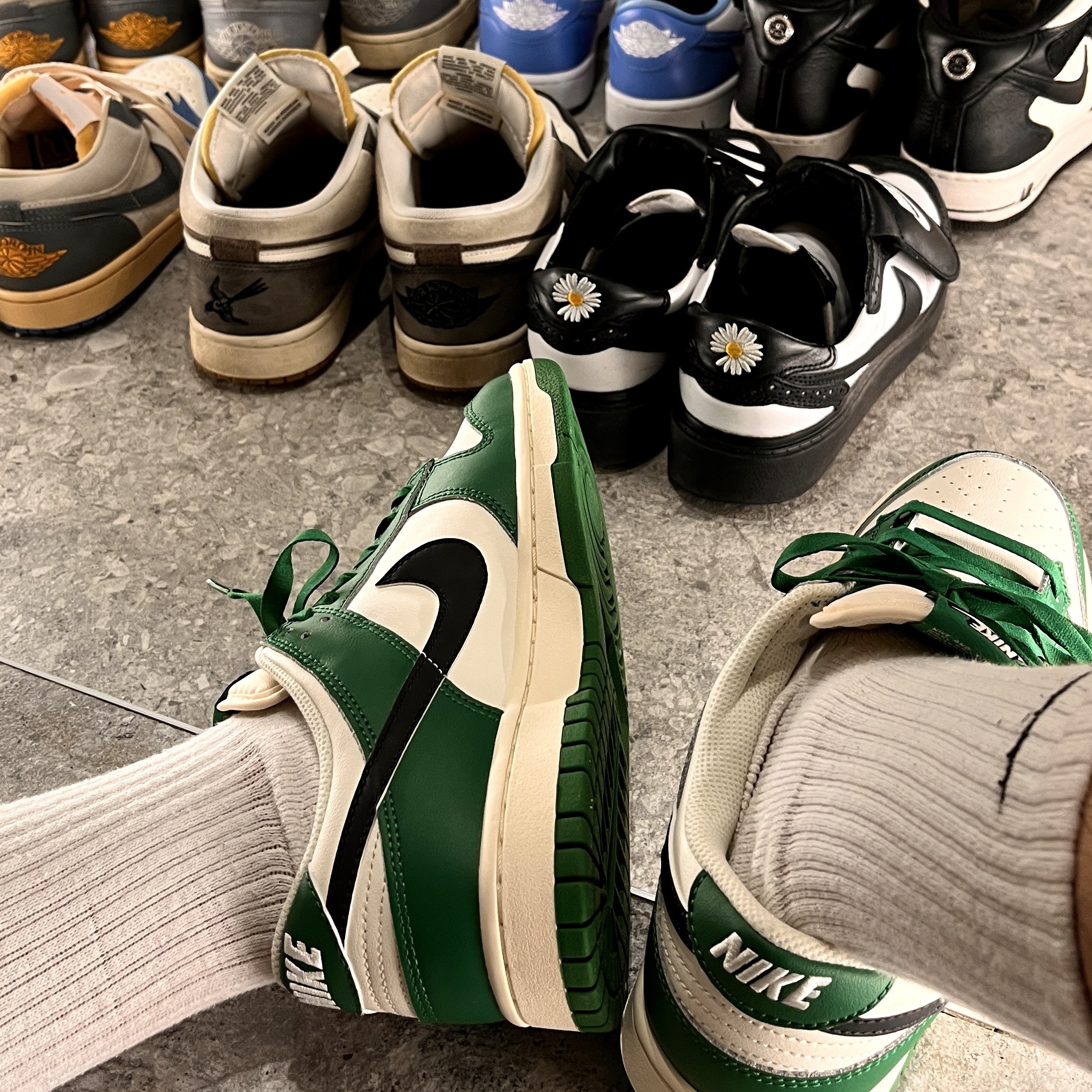 Nike Dunk Low Retro SE Jackpot Malachite, Stussy 8 Ball Hoodie Pigment Dyed Natural 착용 스타일 - 2