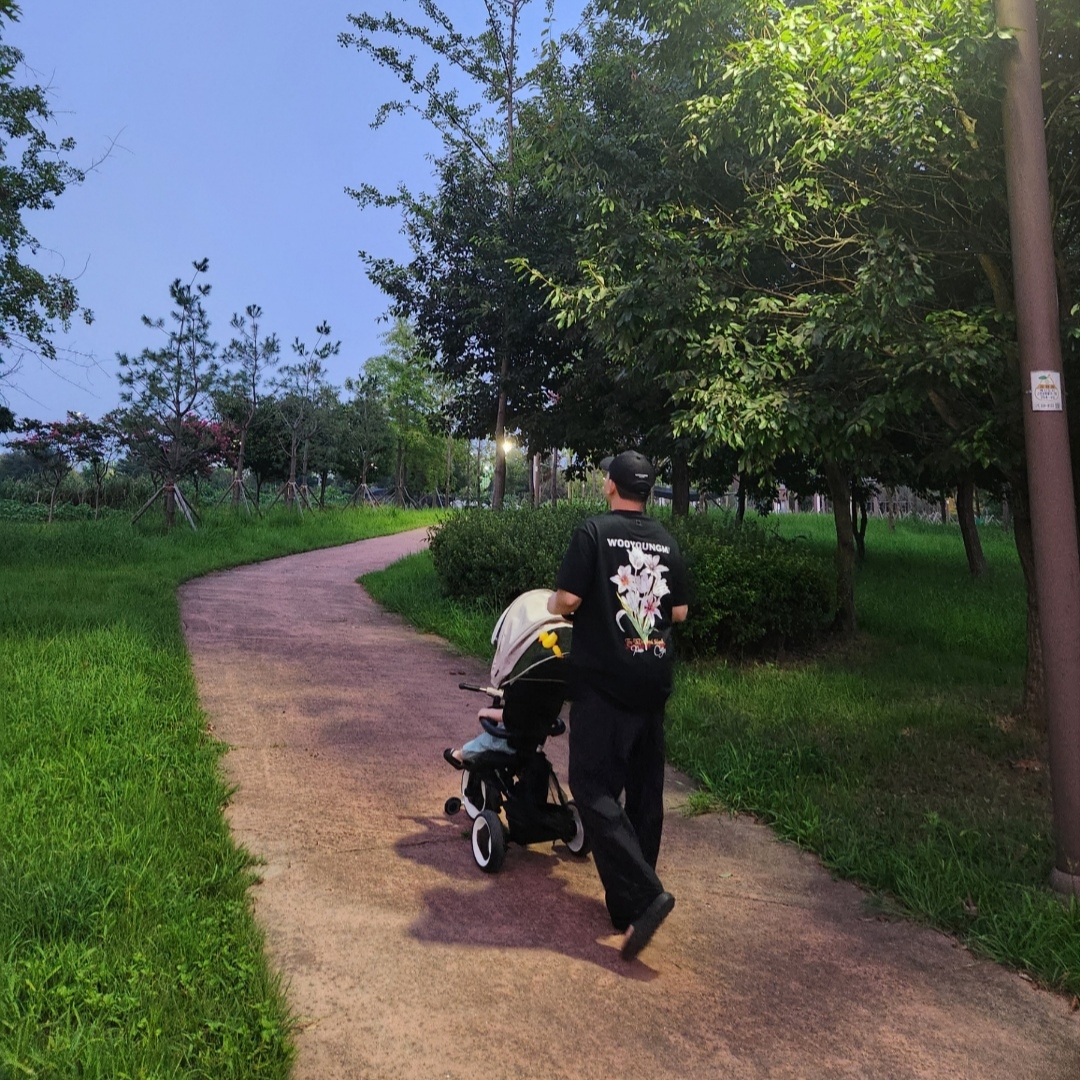 Wooyoungmi Flower Back Logo T-Shirt Black - 24SS, Wooyoungmi Logo Ball Cap Black - 24SS 착용 스타일