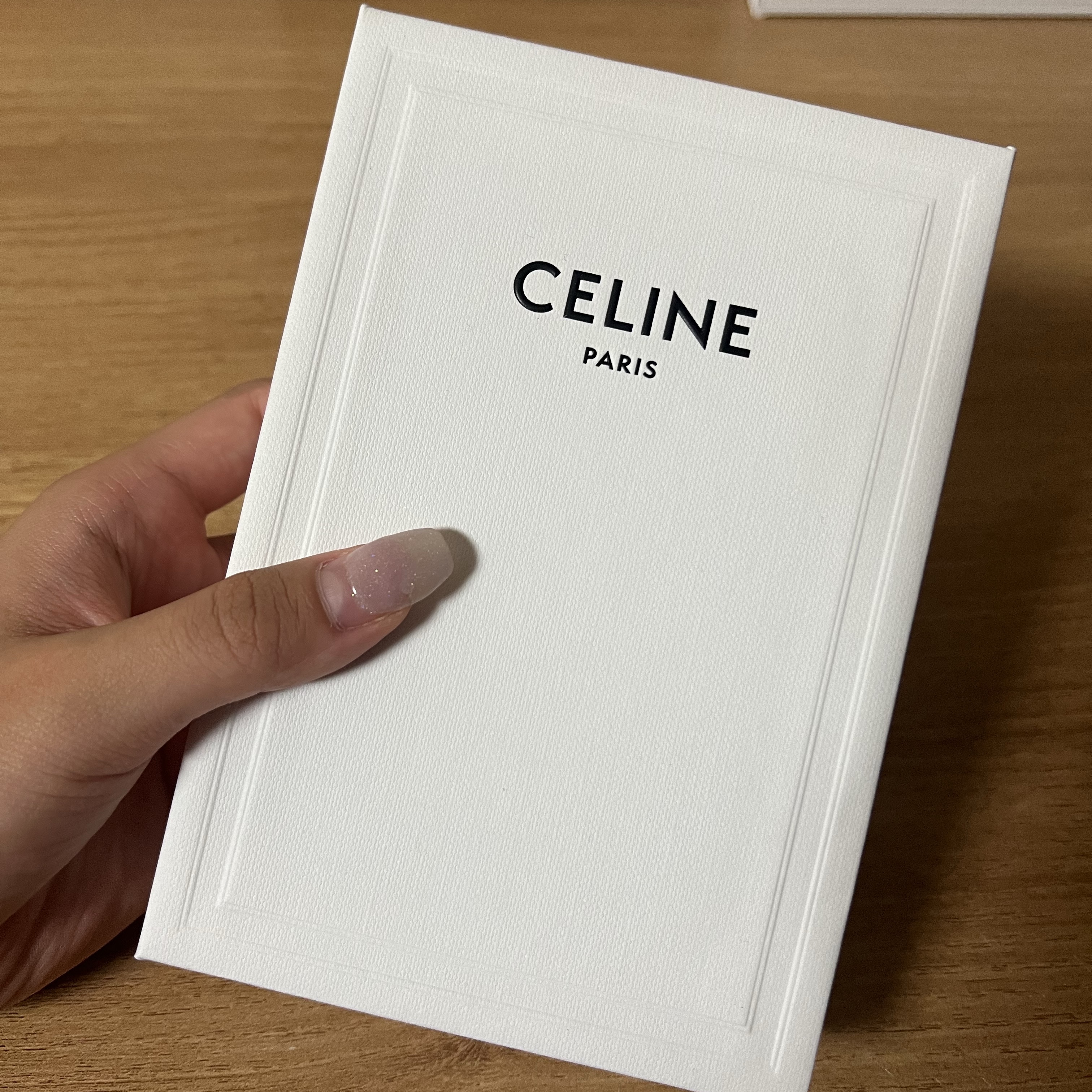 Celine Card Holder with Flap in Triomphe Canvas Tan 착용 스타일 - 2