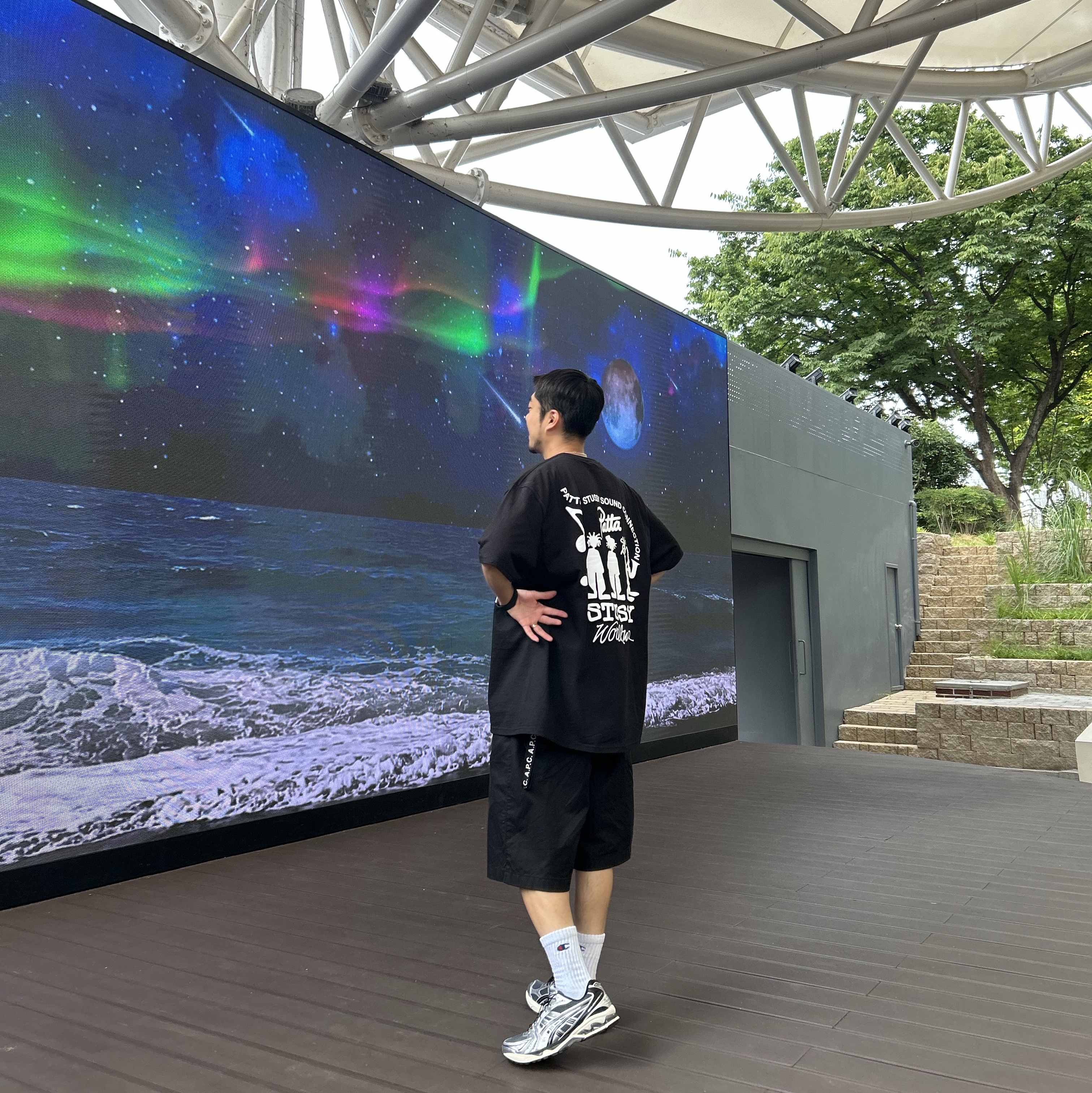 Stussy x Patta Sound Connection T-Shirt Black, Asics Unlimited Gel-Kayano 14 Carrier Grey Black 착용 스타일