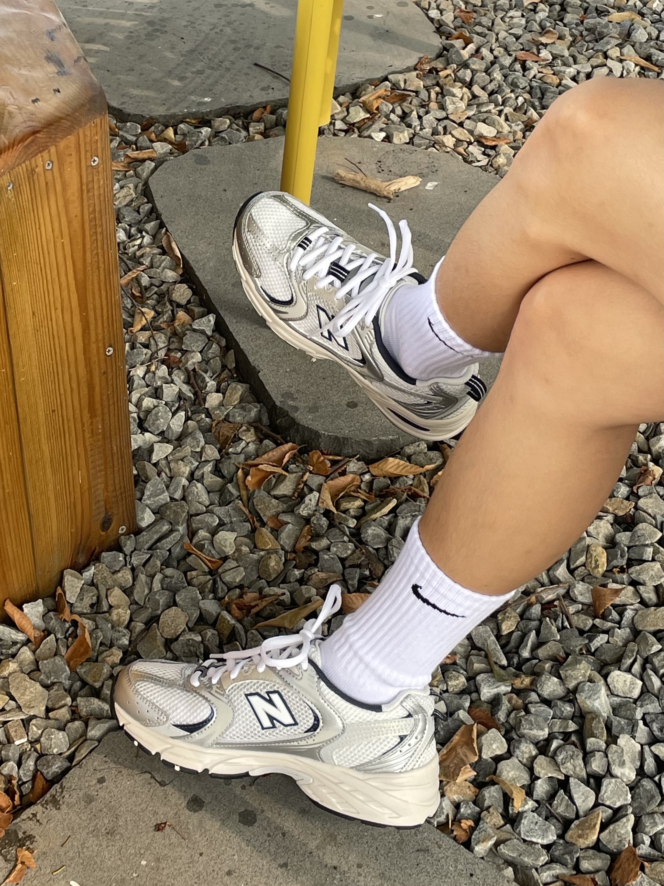New Balance 530 Steel Grey 착용 스타일 - 1