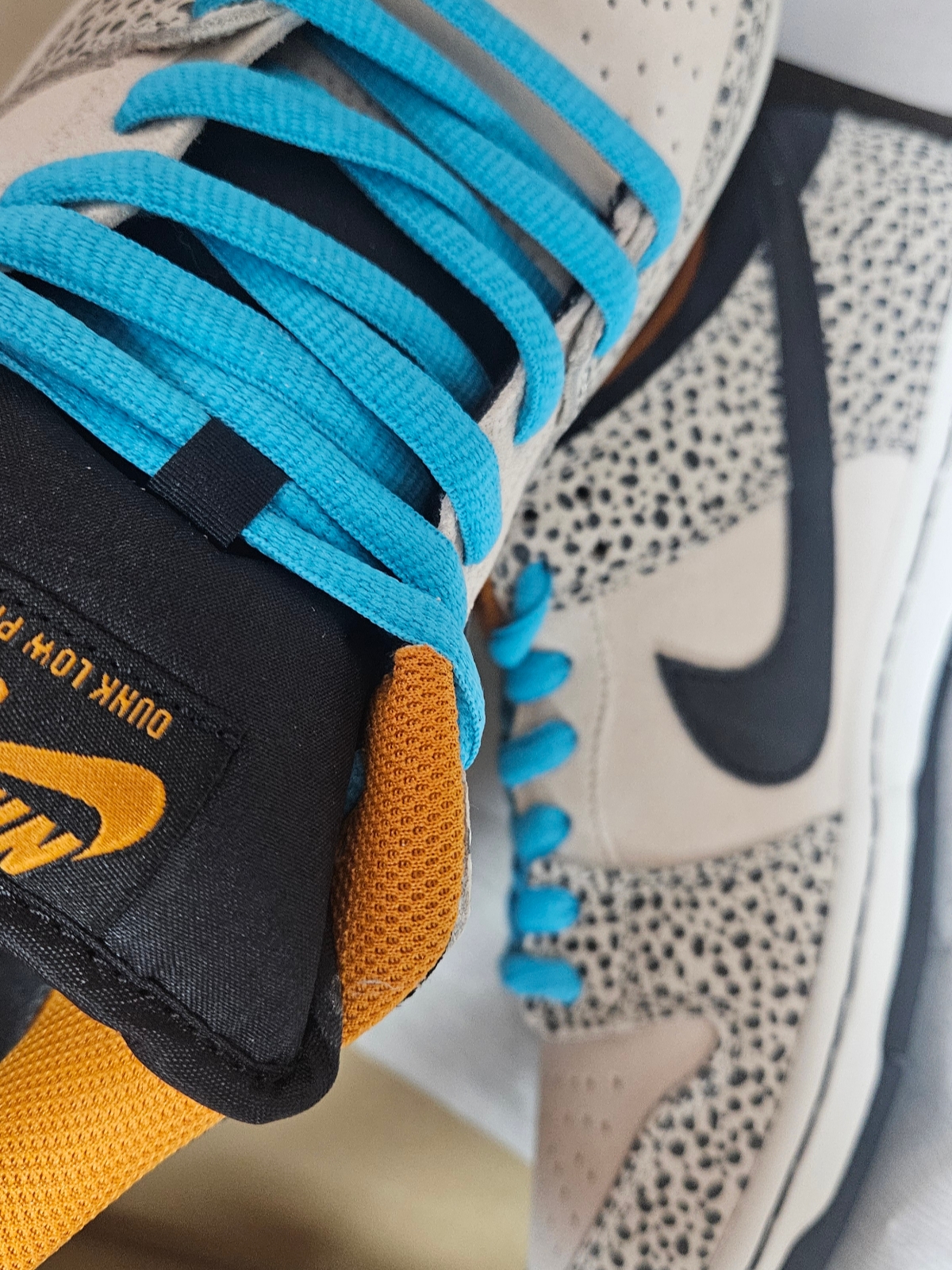 Nike SB Dunk Low Pro Electric Phantom and Black 착용 스타일 - 1