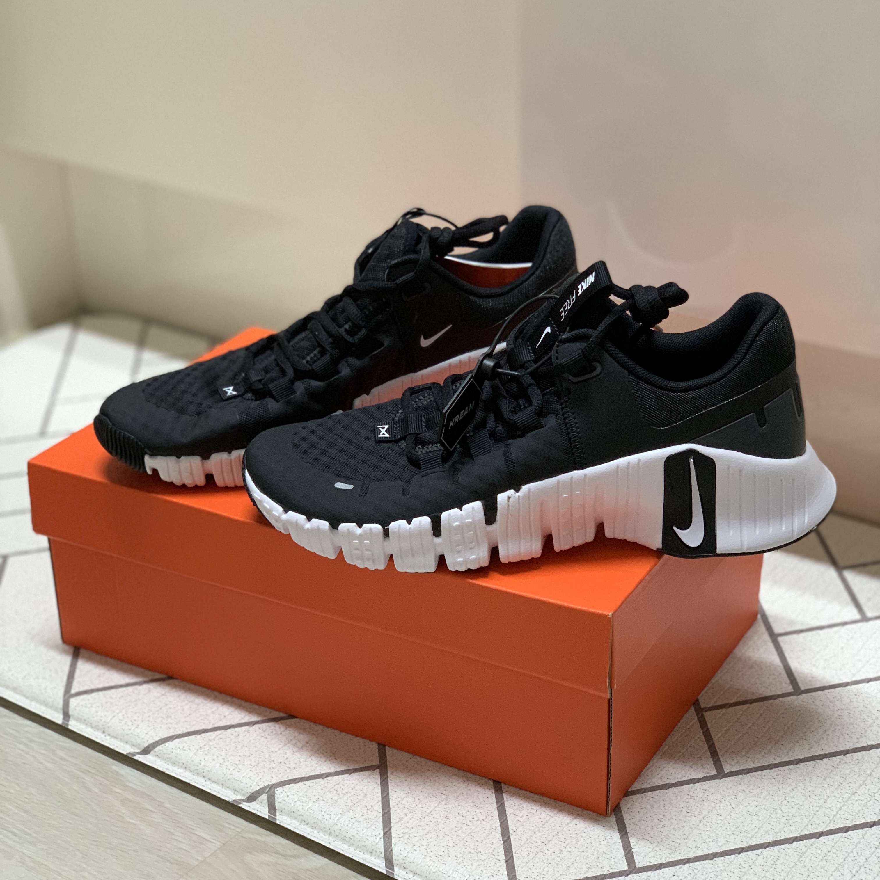 Nike Free Metcon 5 Black Anthracite 착용 스타일