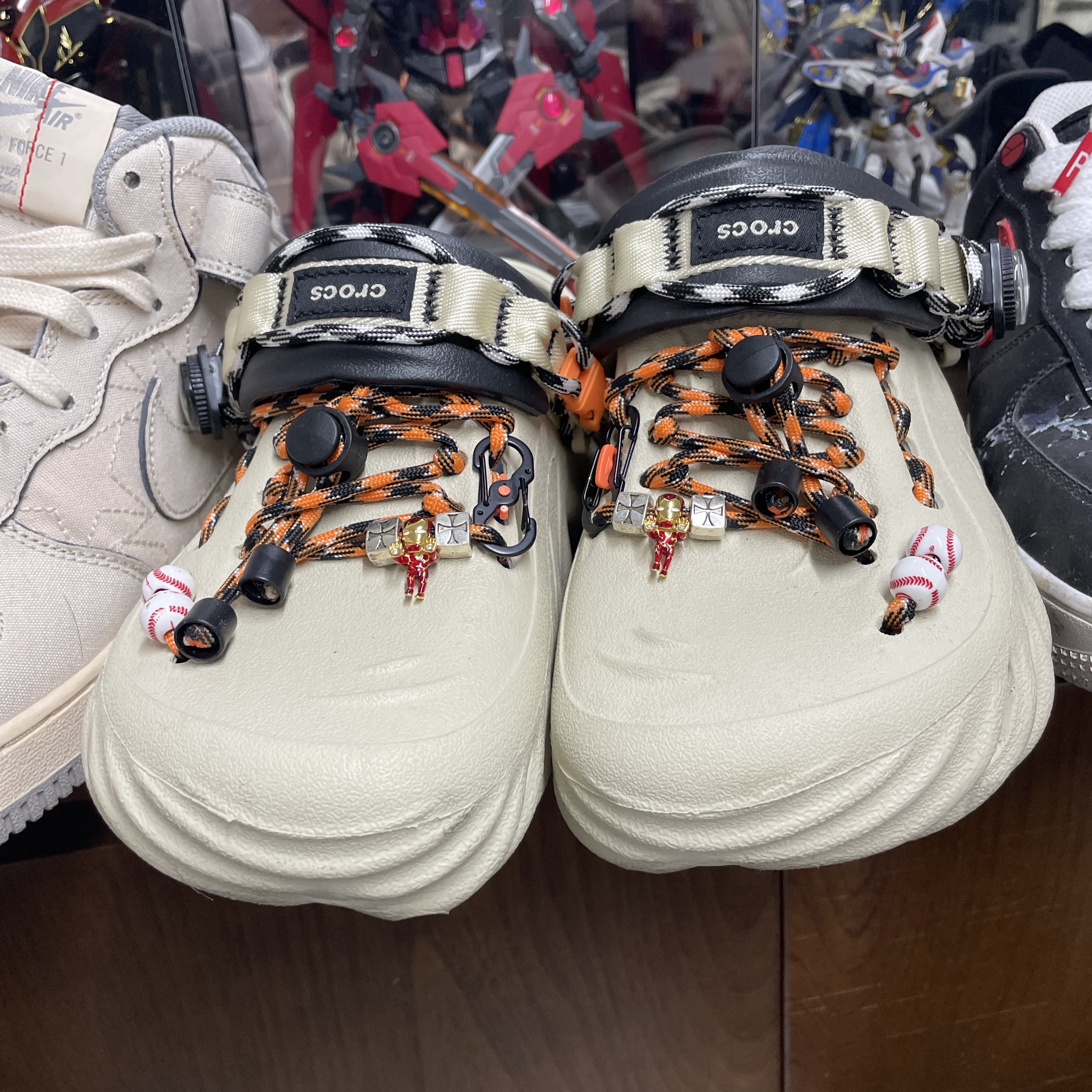 Crocs Echo Clog Bone Black 착용 스타일 - 1
