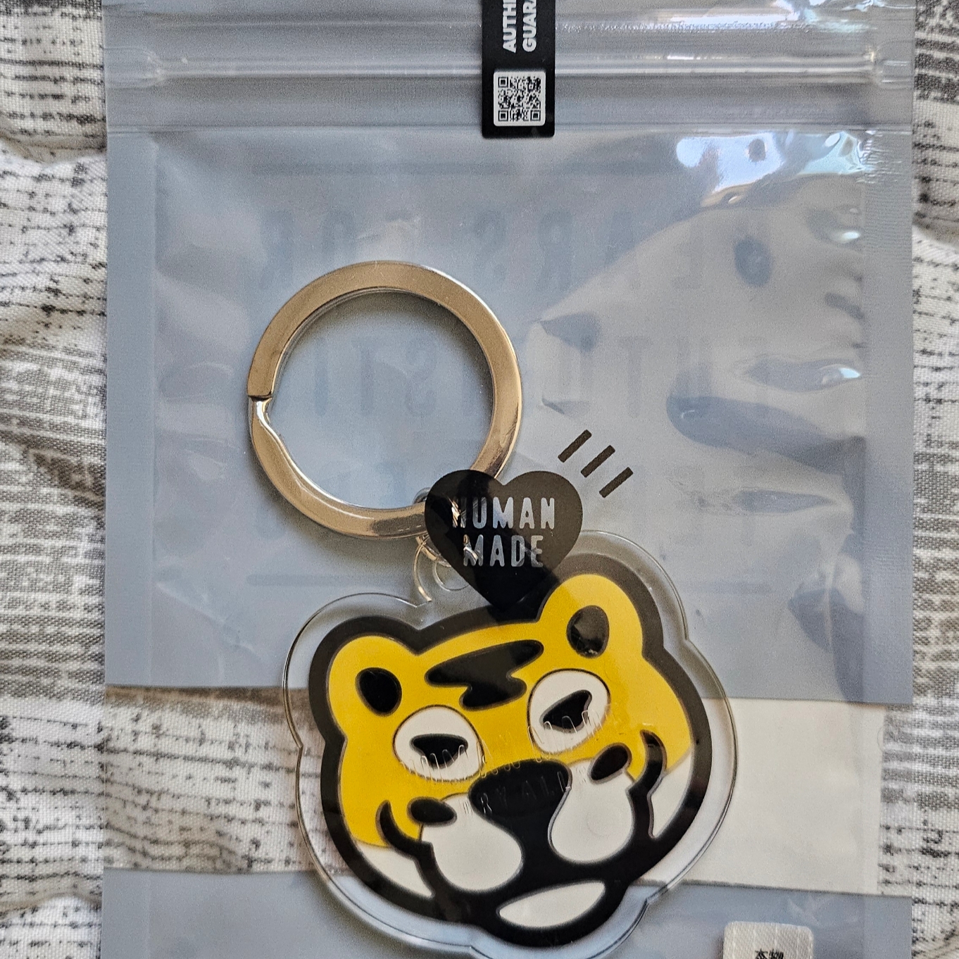 Human Made Acrylic Animal Keyring Yellow 착용 스타일 - 1