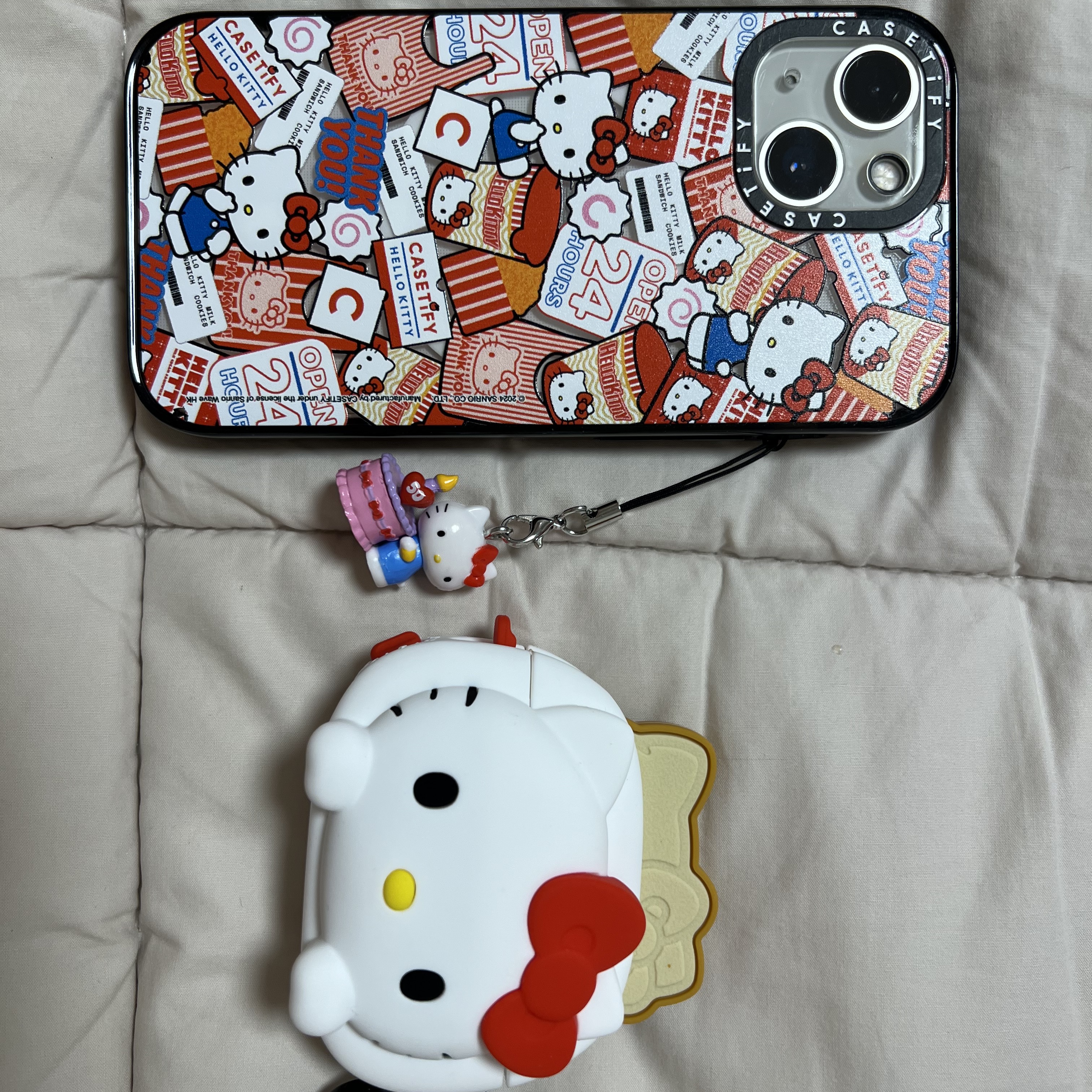 Casetify x Hello Kitty Collectible Toaster AirPods Pro 1st/2nd Gen Case 착용 스타일 - 2