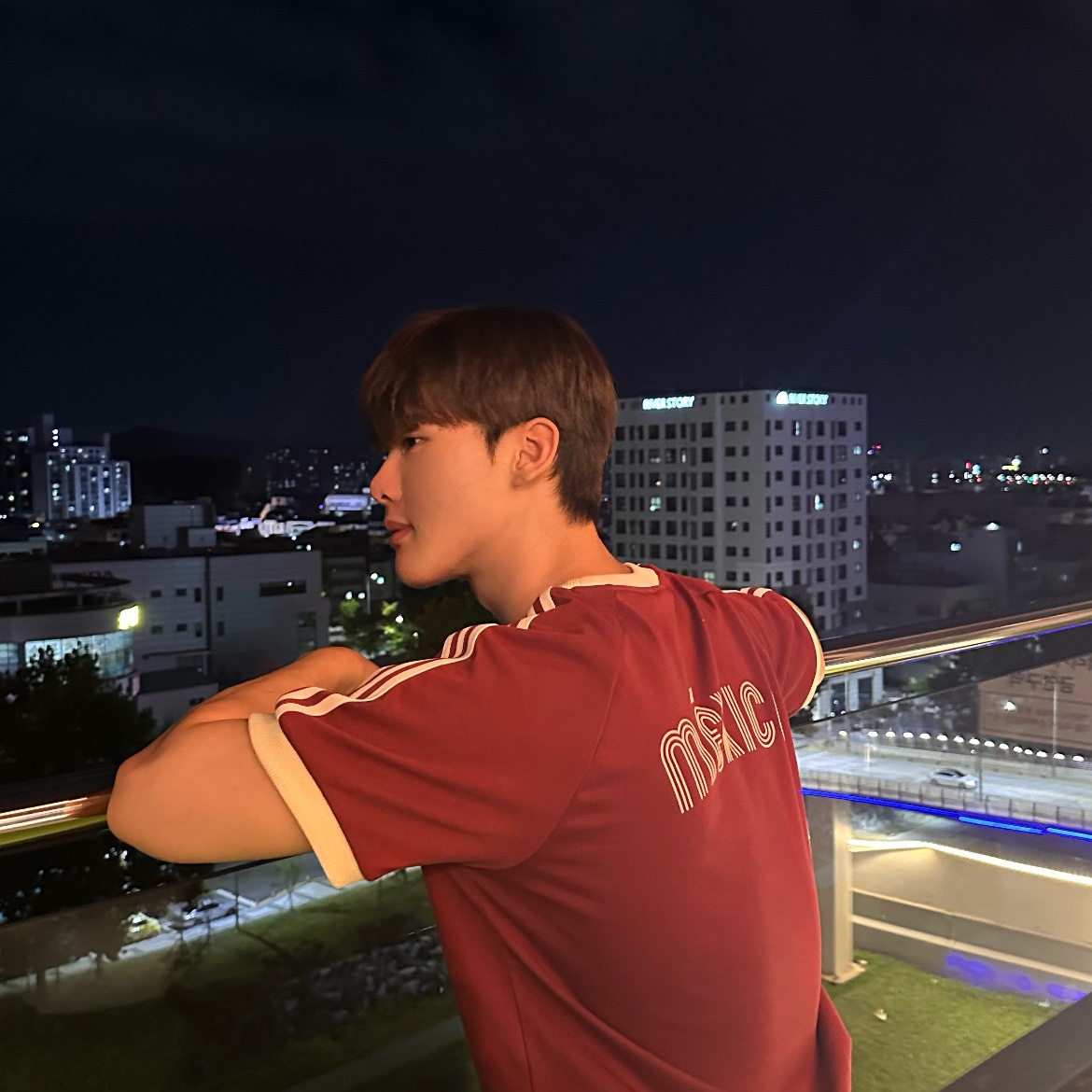 Adidas Mexico Adicolor 3S T-Shirt Noble Maroon - KR Sizing, Sony WH-1000XM5 Silver (Korean Ver.) 착용 스타일 - 1