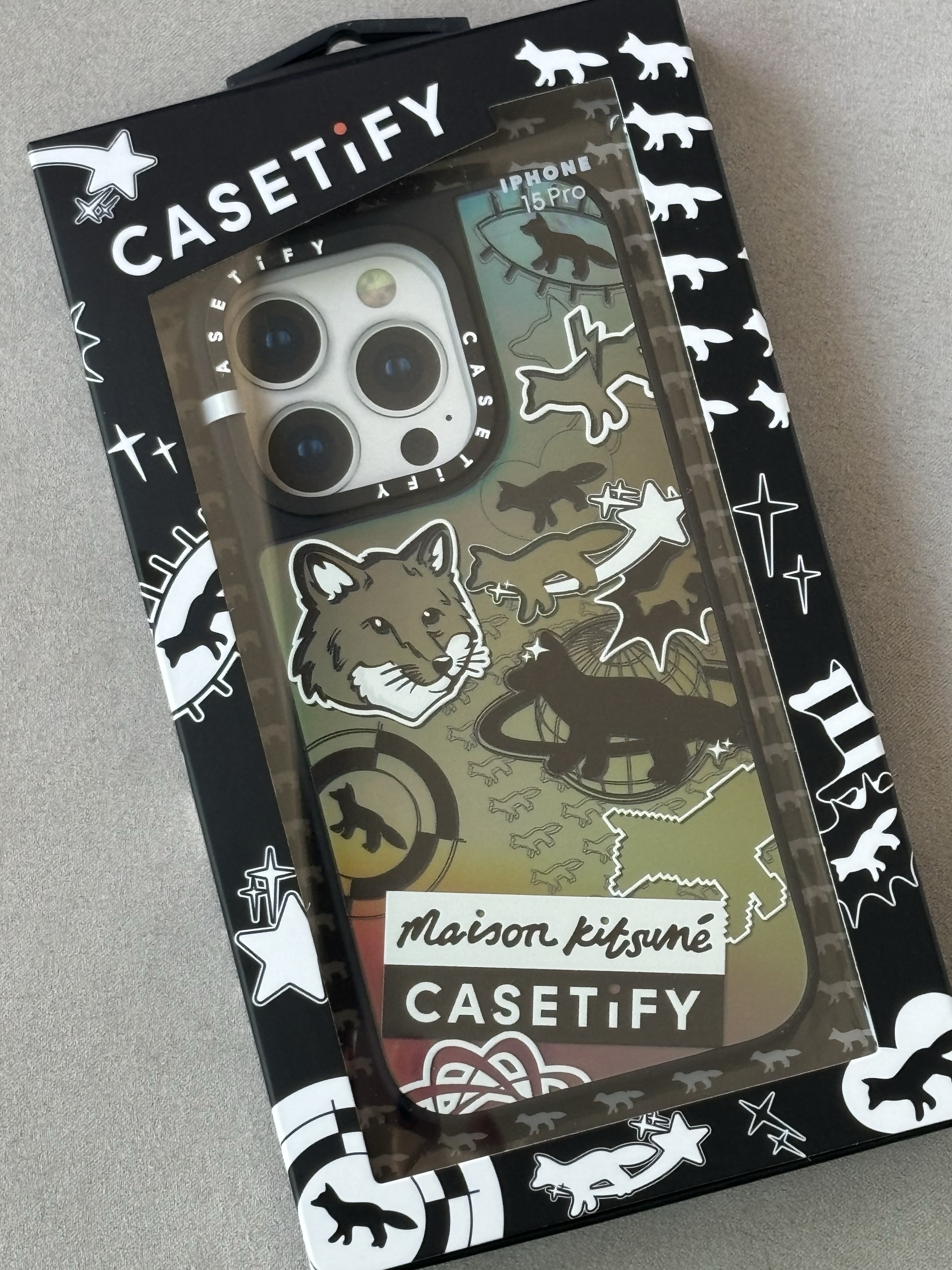 Casetify x Maison Kitsune iPhone Hologram Stickers Magsafe Case Aurora Black Bumper 착용 스타일 - 1