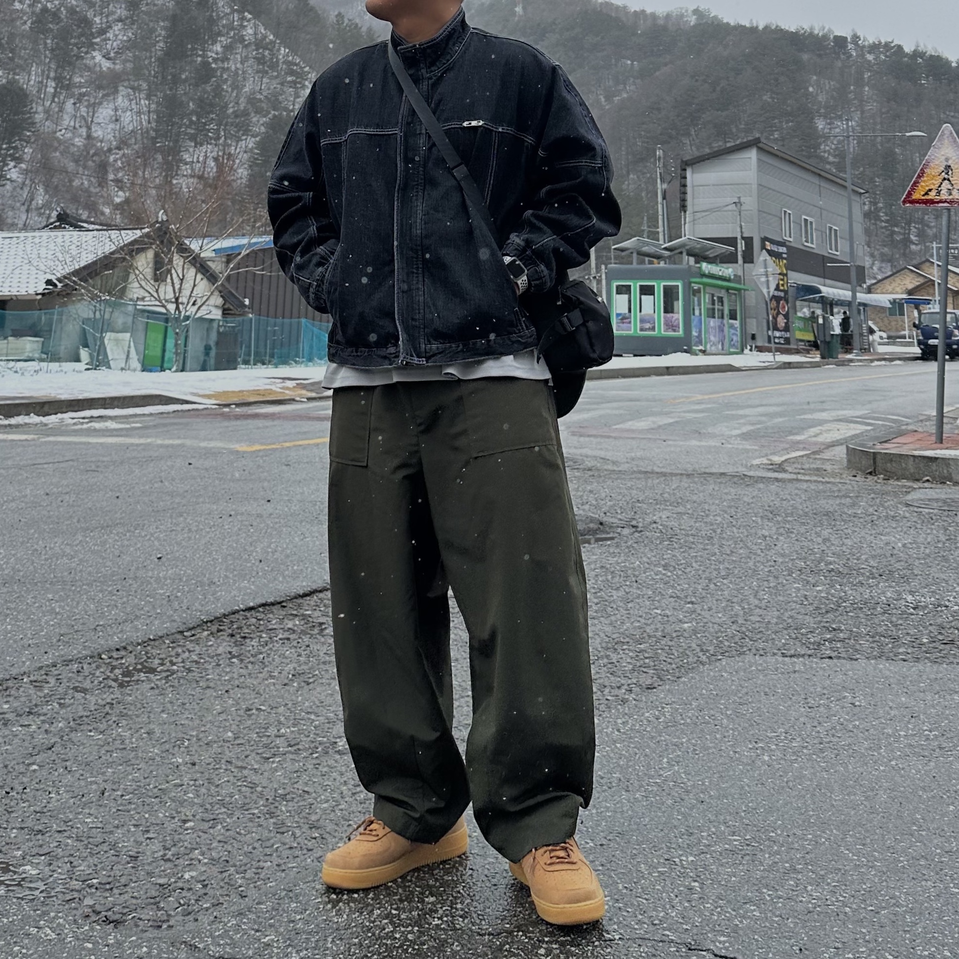 Nike Air Force 1 '07 WB Flax 착용 스타일