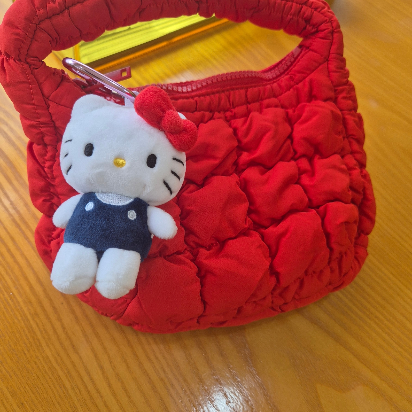 Sanrio Hello Kitty Mini Mascot Holder 착용 스타일