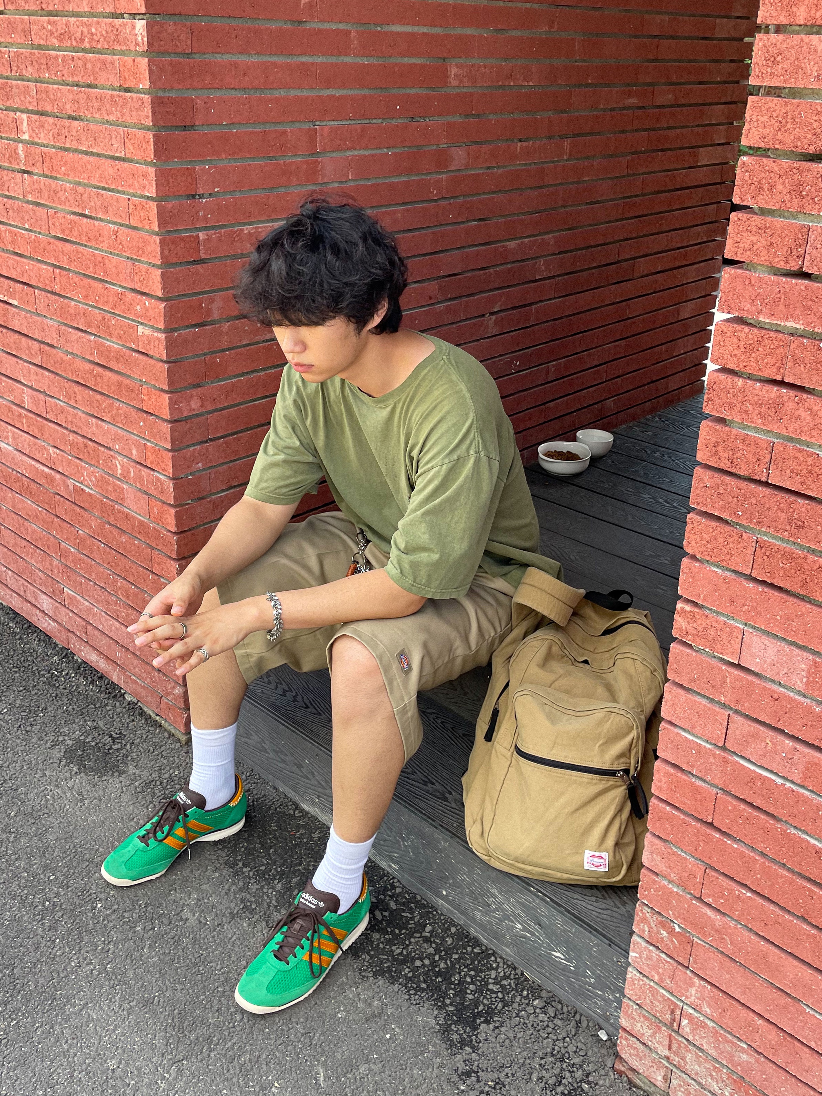 Stussy 8 Ball Pigment Dyed T-Shirt Olive, Adidas x Wales Bonner SL 72 Knit Green 착용 스타일 - 4