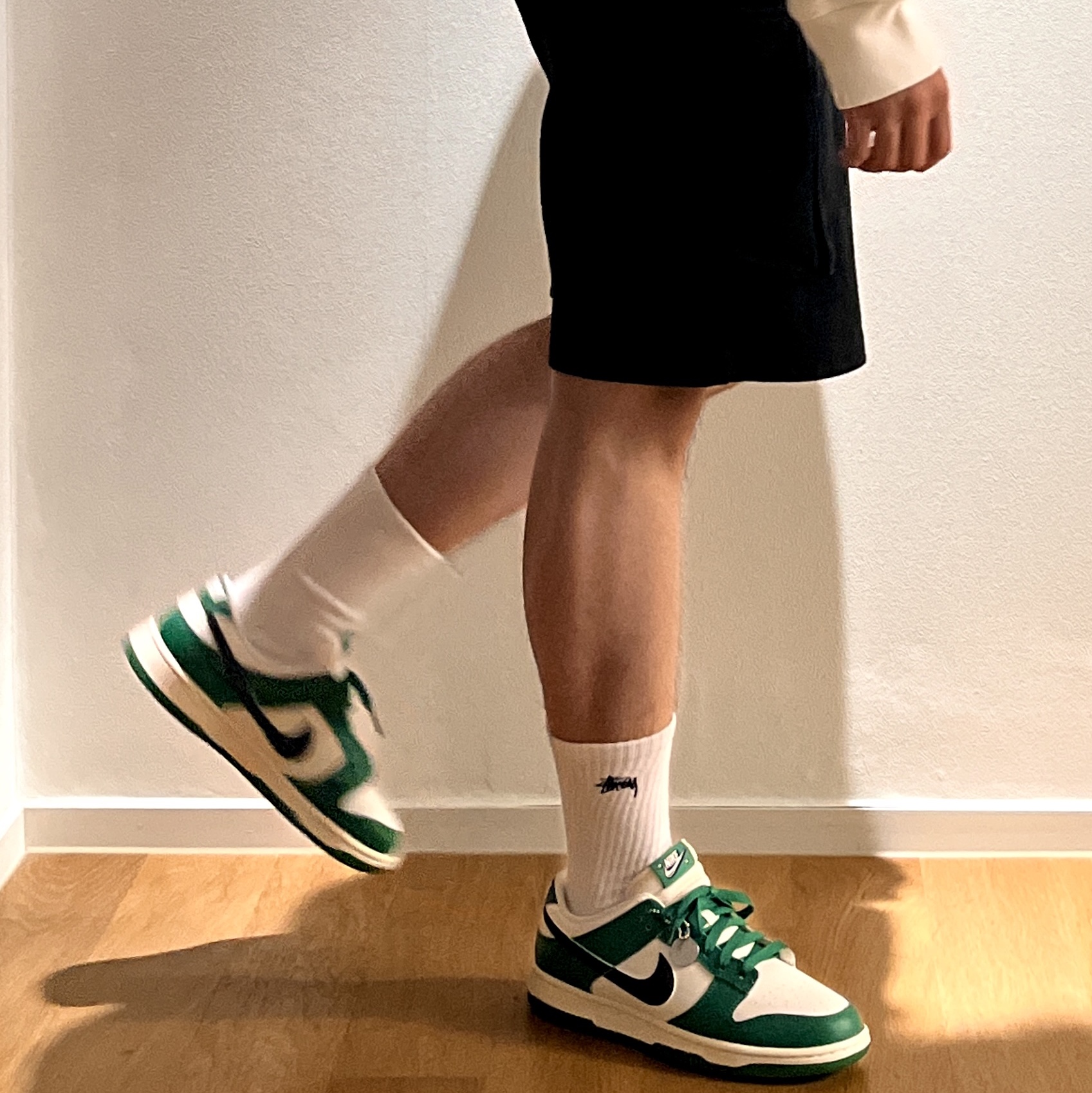 Nike Dunk Low Retro SE Jackpot Malachite, Stussy 8 Ball Hoodie Pigment Dyed Natural 착용 스타일 - 1