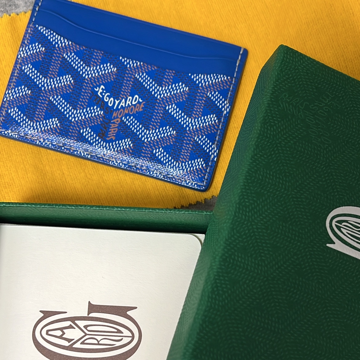Goyard Saint Sulpice Card Holder Sky Blue 착용 스타일