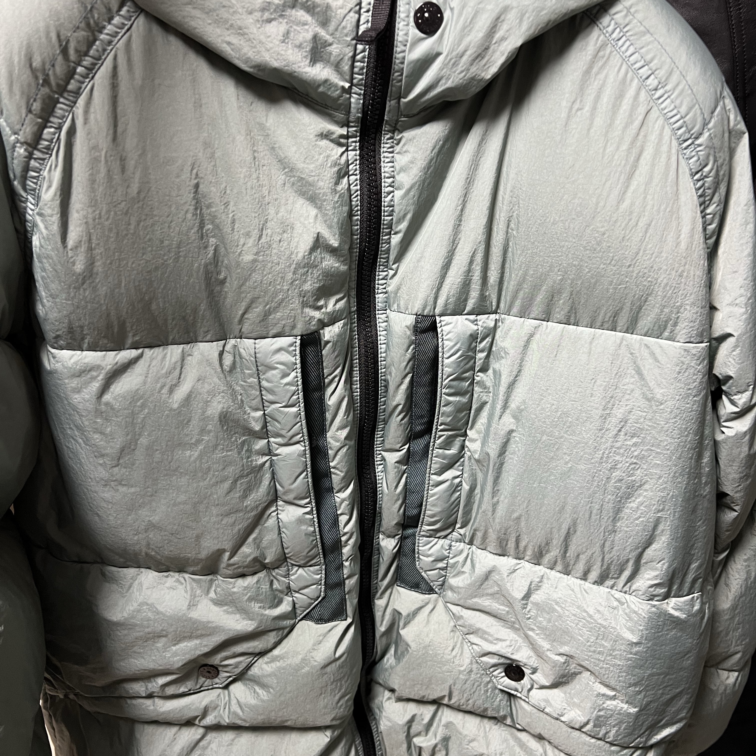Stone Island 40723 Garment Dyed Crinkle Reps Recycled Nylon Hooded Down Jacket Sage Green - 23FW 착용 스타일 - 1