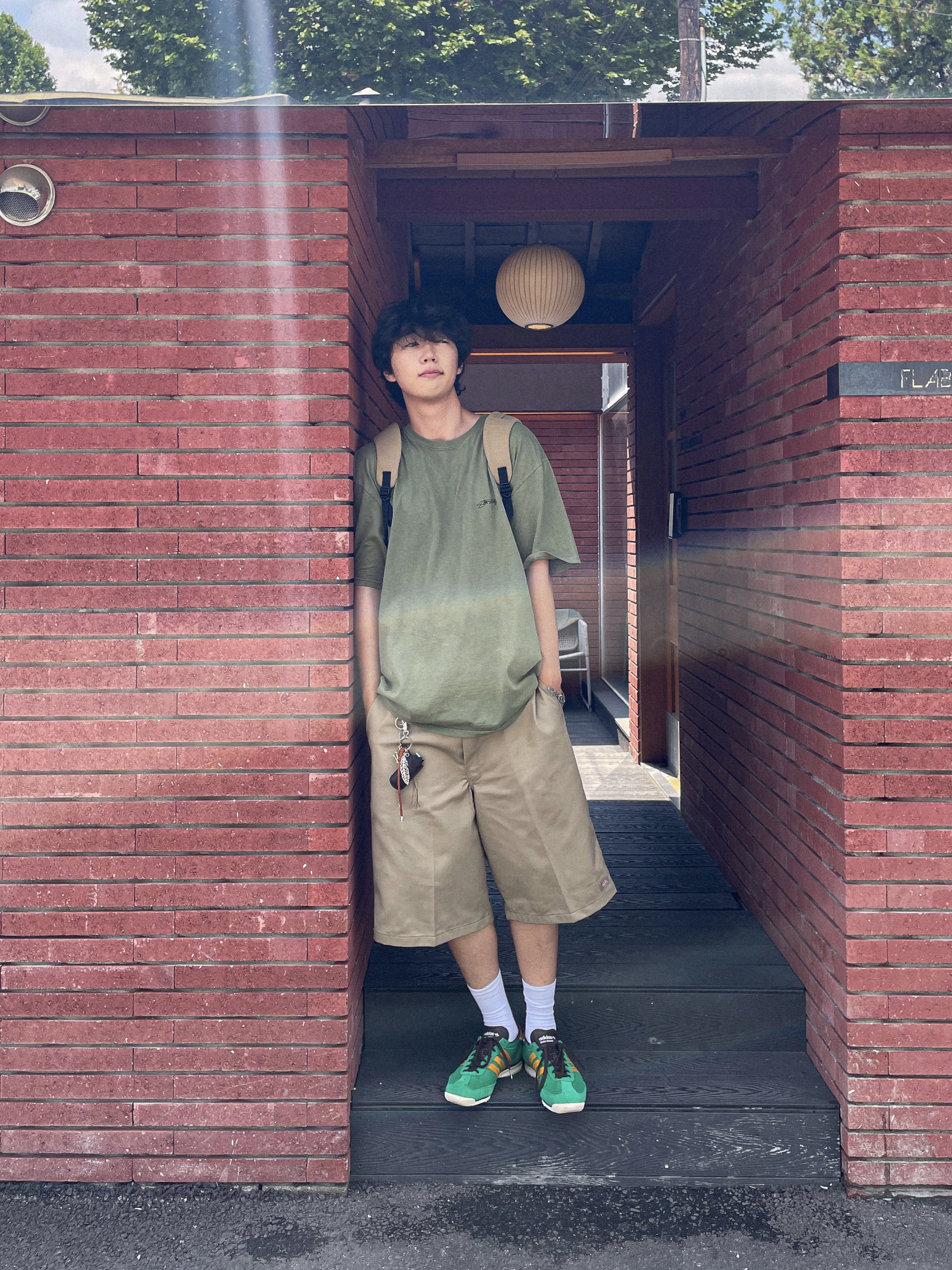 Stussy 8 Ball Pigment Dyed T-Shirt Olive, Adidas x Wales Bonner SL 72 Knit Green 착용 스타일 - 2