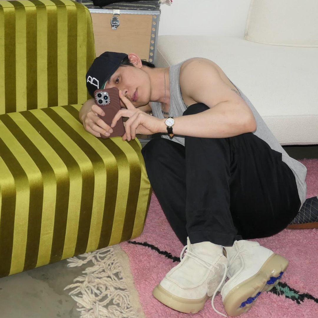 Burberry Suede Creeper Mid Shoes Clay 착용 스타일 - 2