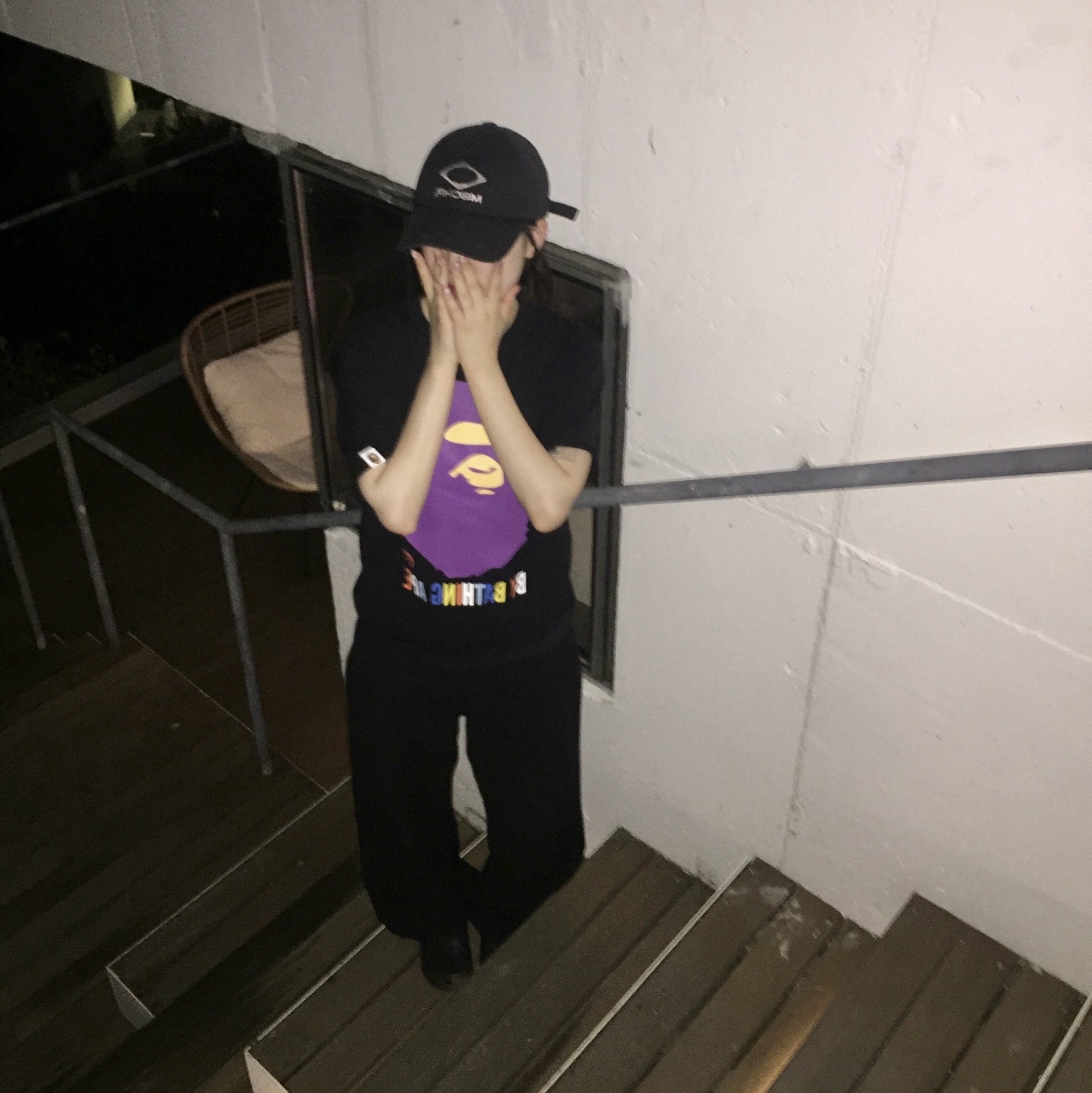 Mischief Rhombus Cotton Ball Cap Charcoal, BAPE Colors by Bathing Ape T-Shirt Black 착용 스타일 - 1