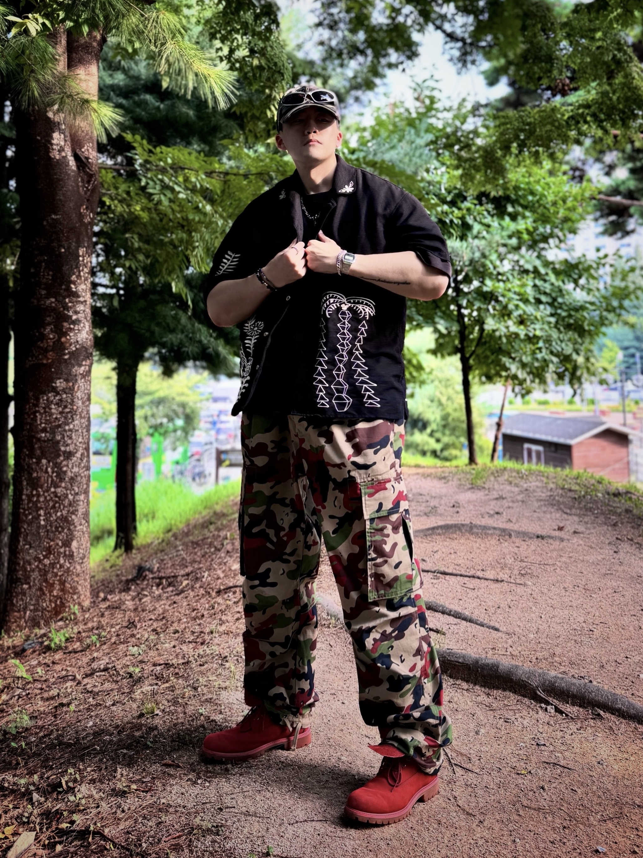 [KREAM 단독] ADSB Andersson Bell May Embroidery Open Collar Shirts Black, Timberland Premium 6 inch Waterproof Boot Red - Wide 착용 스타일 - 1