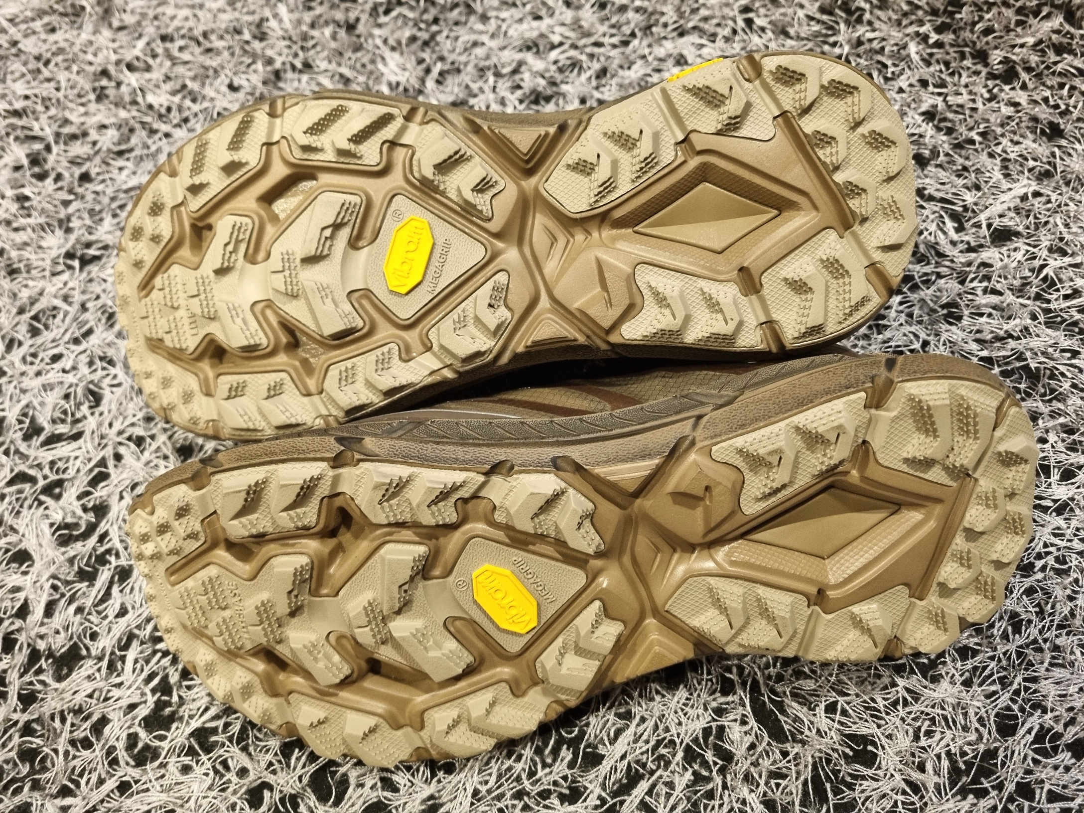 Hoka x Satisfy Mafate Speed 4 Lite Rubber 착용 스타일 - 5