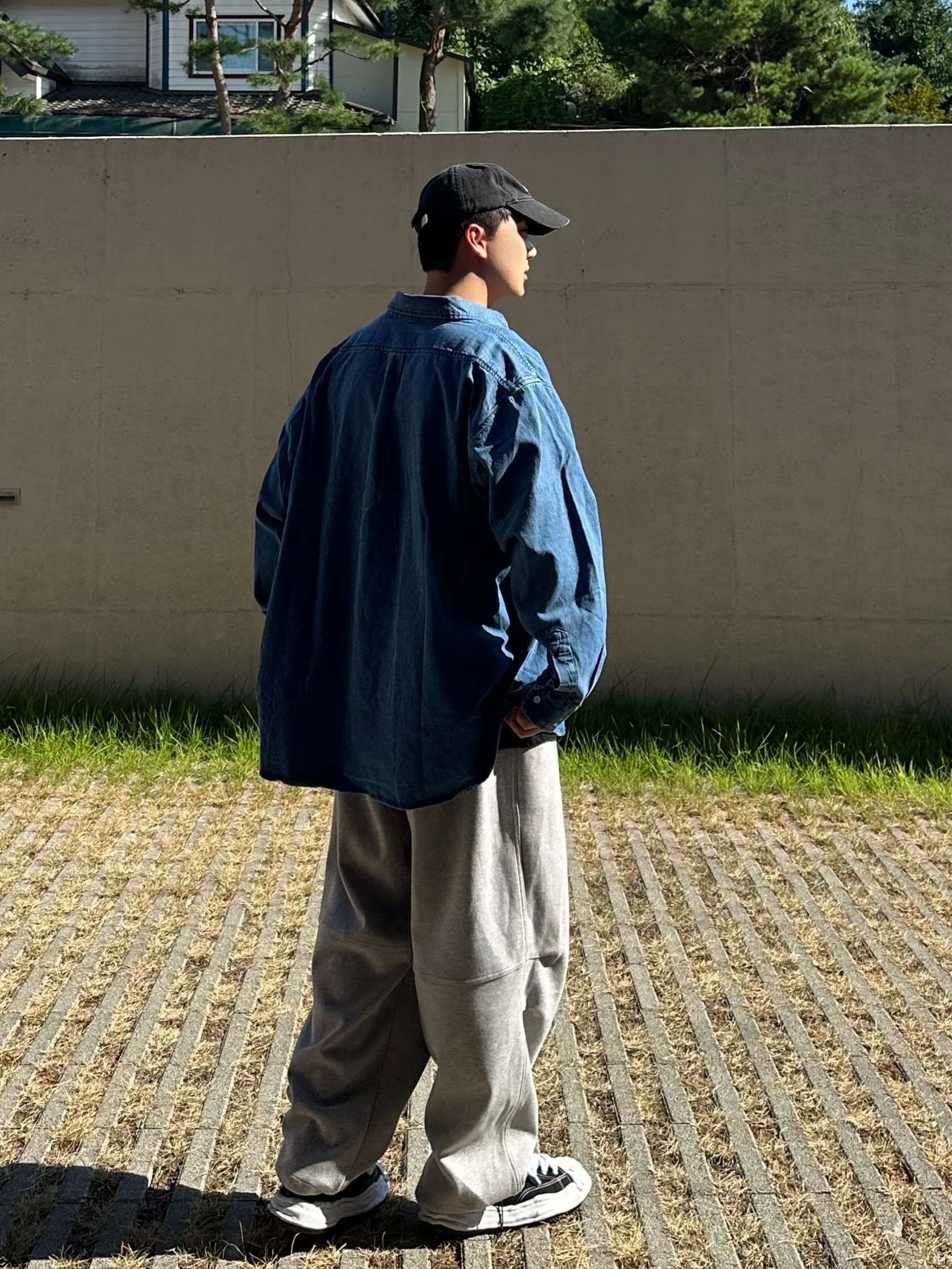 Maison Mihara Yasuhiro Peterson OG Sole Canvas Low Sneakers Black, Balenciaga Cities Seoul Cap Black 착용 스타일 - 2