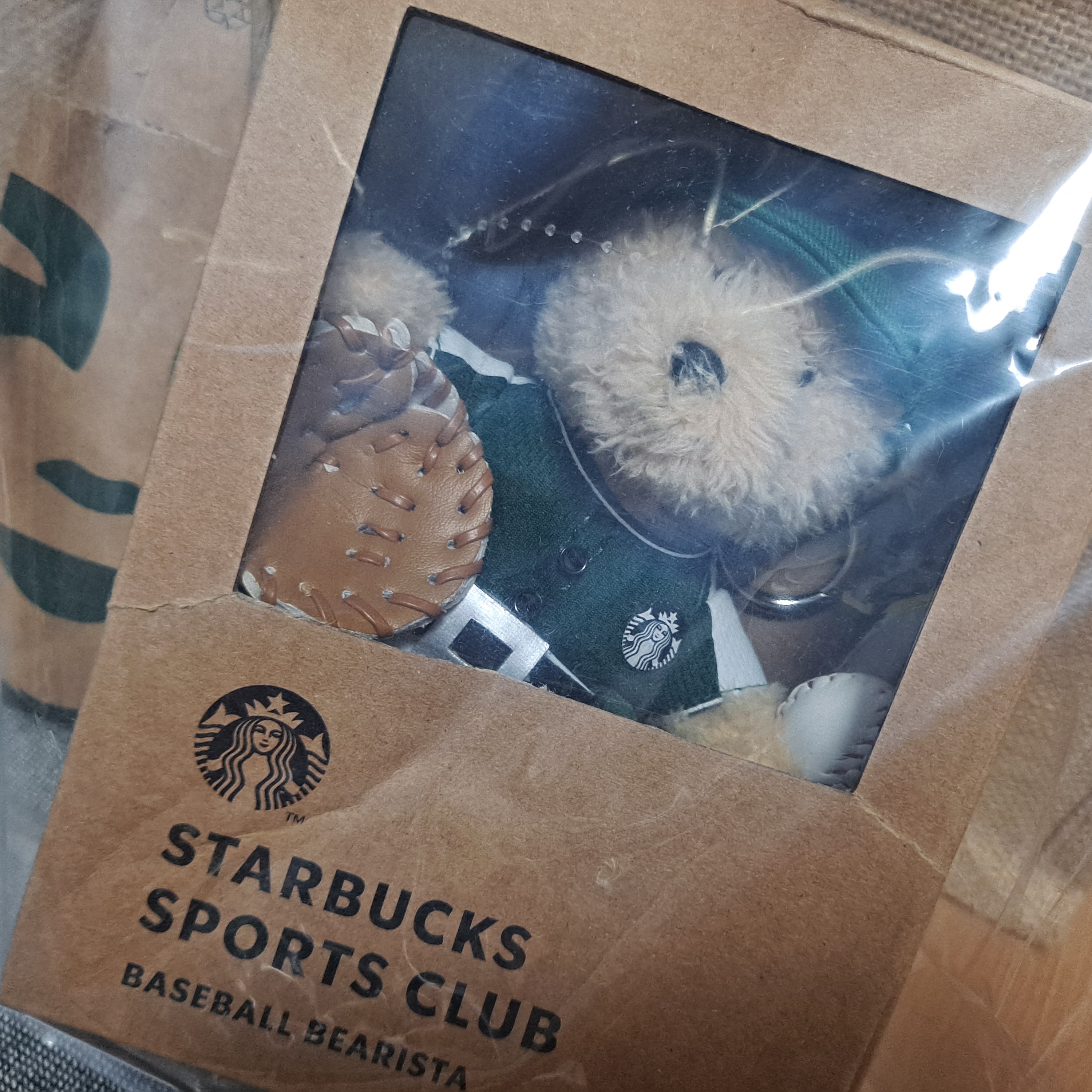Starbucks Baseball Bearista Keychain 착용 스타일