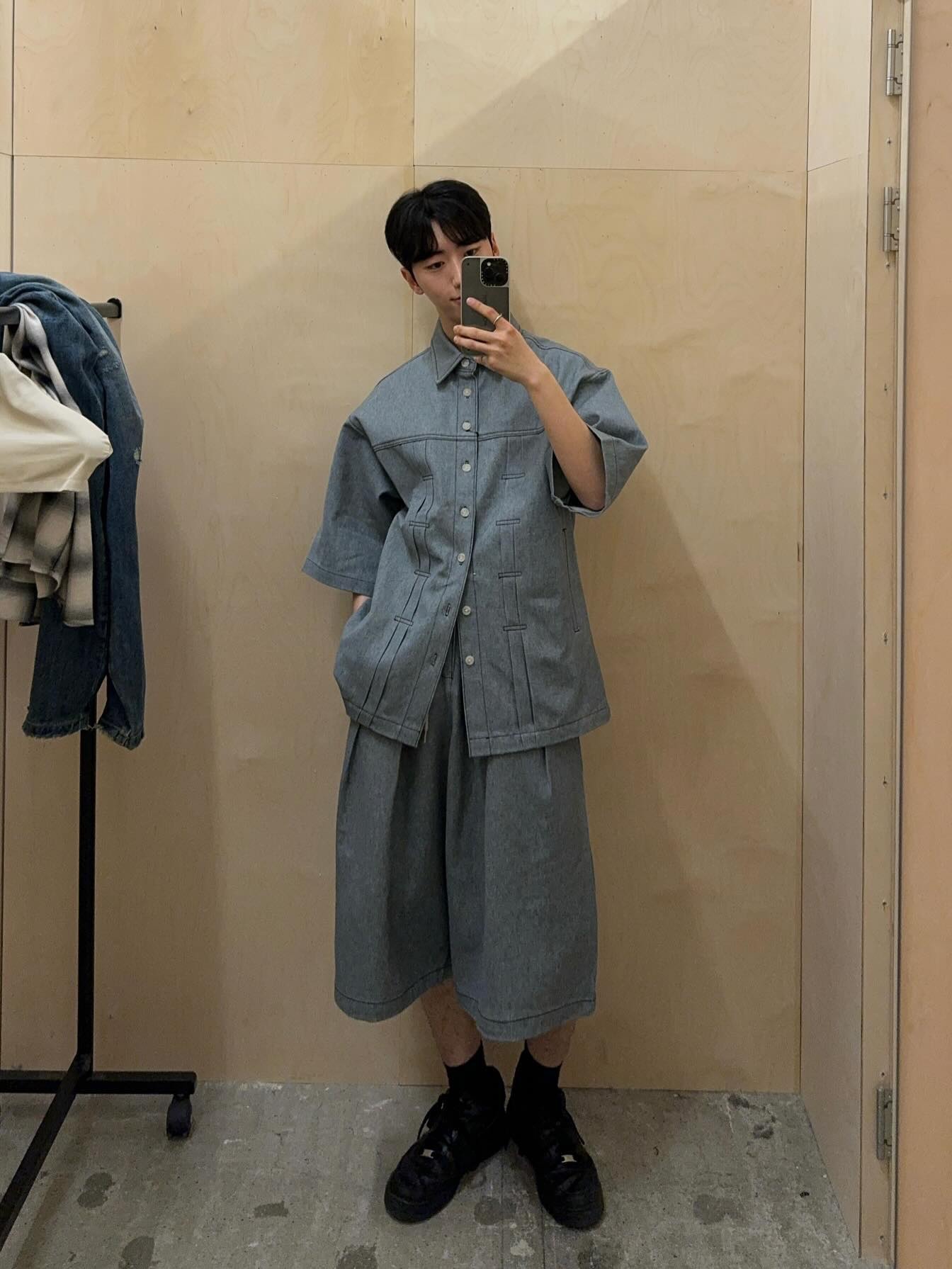 Ajobyajo Recycled Denim Bermuda Pants Sky Blue 착용 스타일
