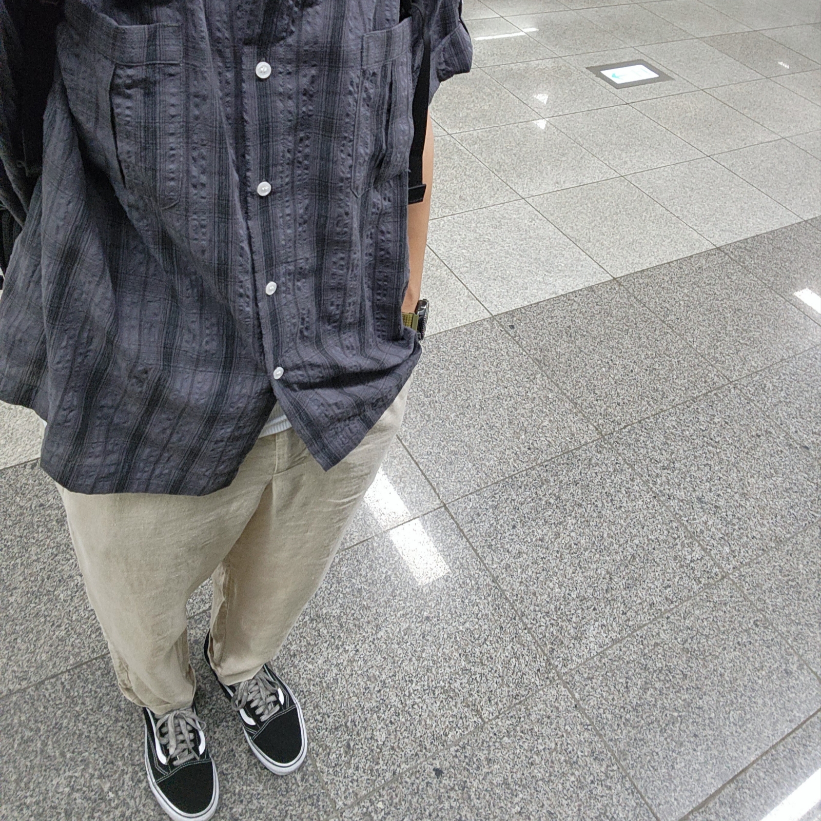 Vans OG Old Skool LX Stressed Black 착용 스타일 - 1