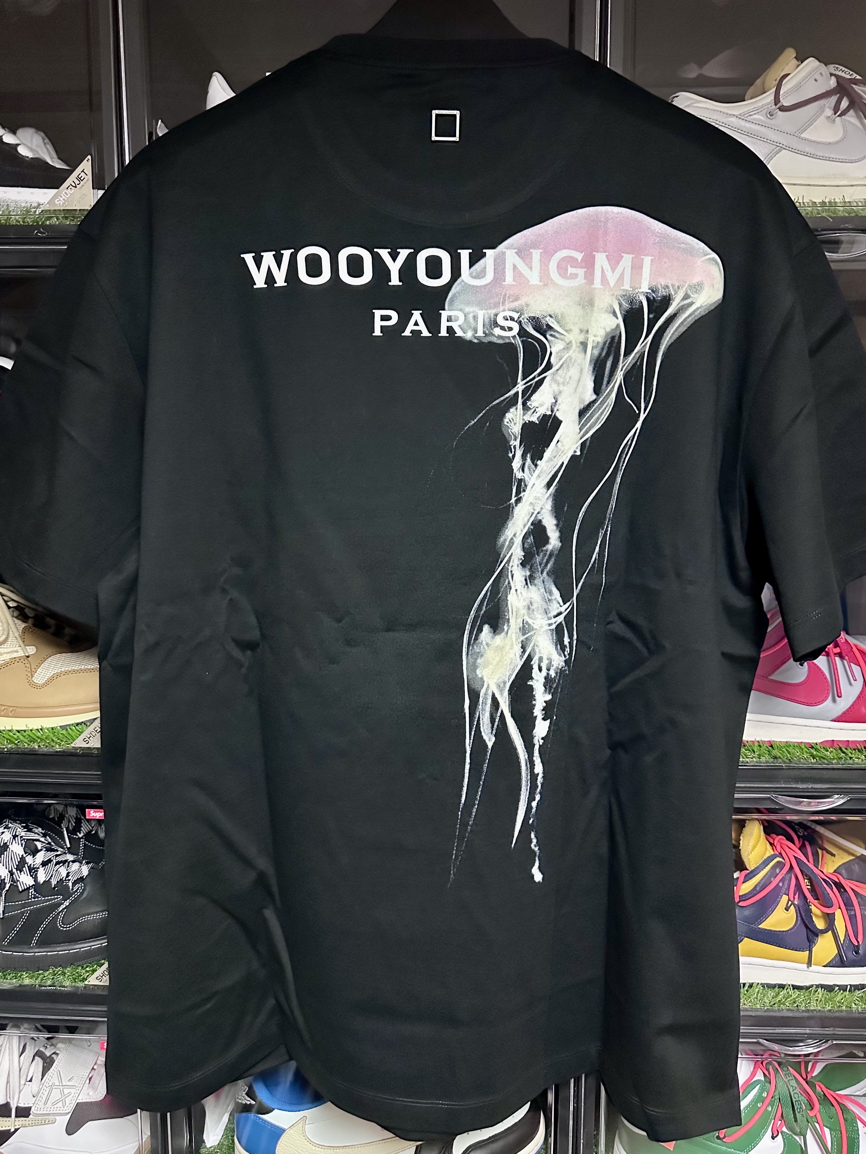 Wooyoungmi Luminous Jellyfish Back Logo T-Shirt Black - 24SS, Wooyoungmi Luminous Jellyfish Back Logo T-Shirt Black - 24SS 착용 스타일 - 1