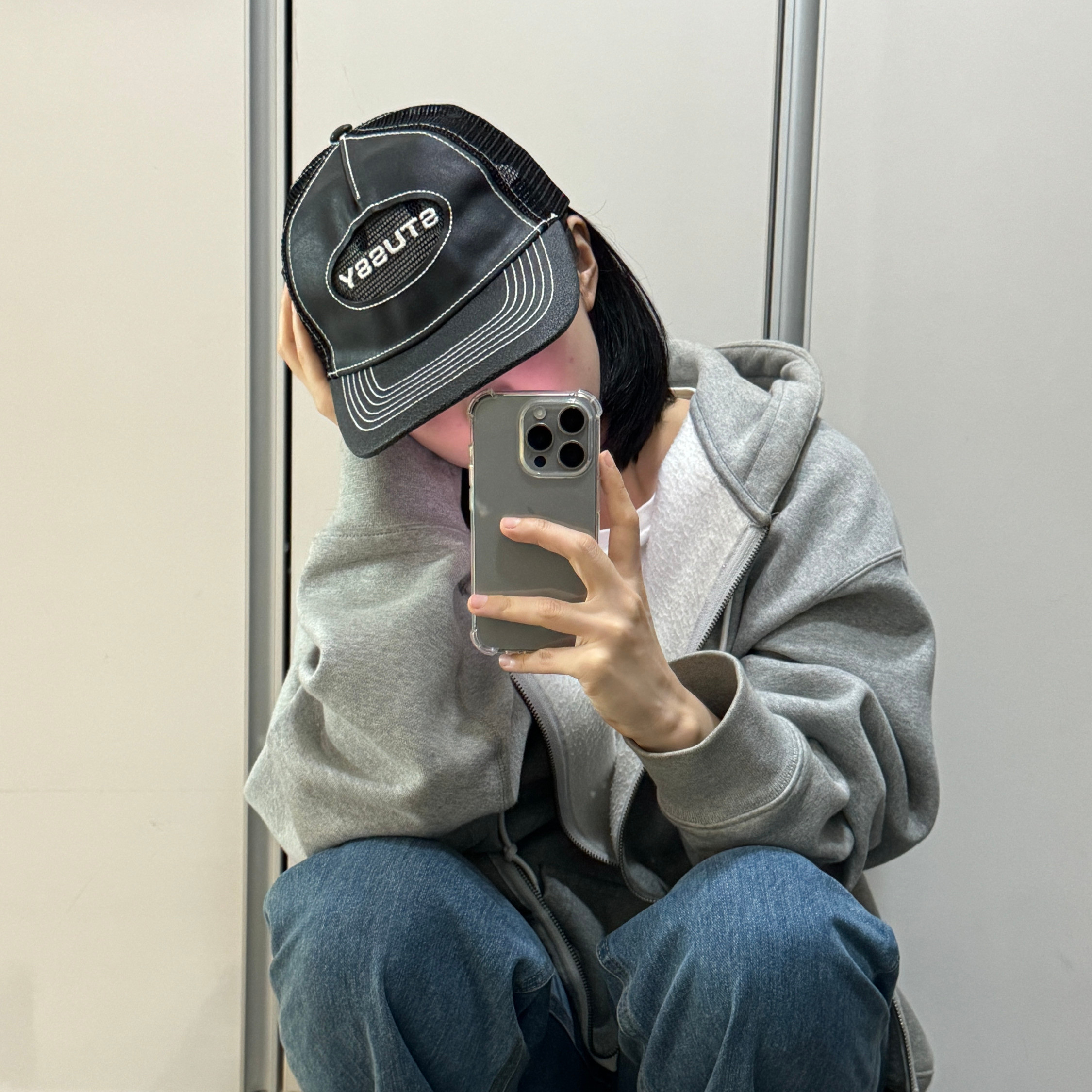 Stussy Low Pro Trucker Cut-Out Leather Snapback Black 착용 스타일 - 2
