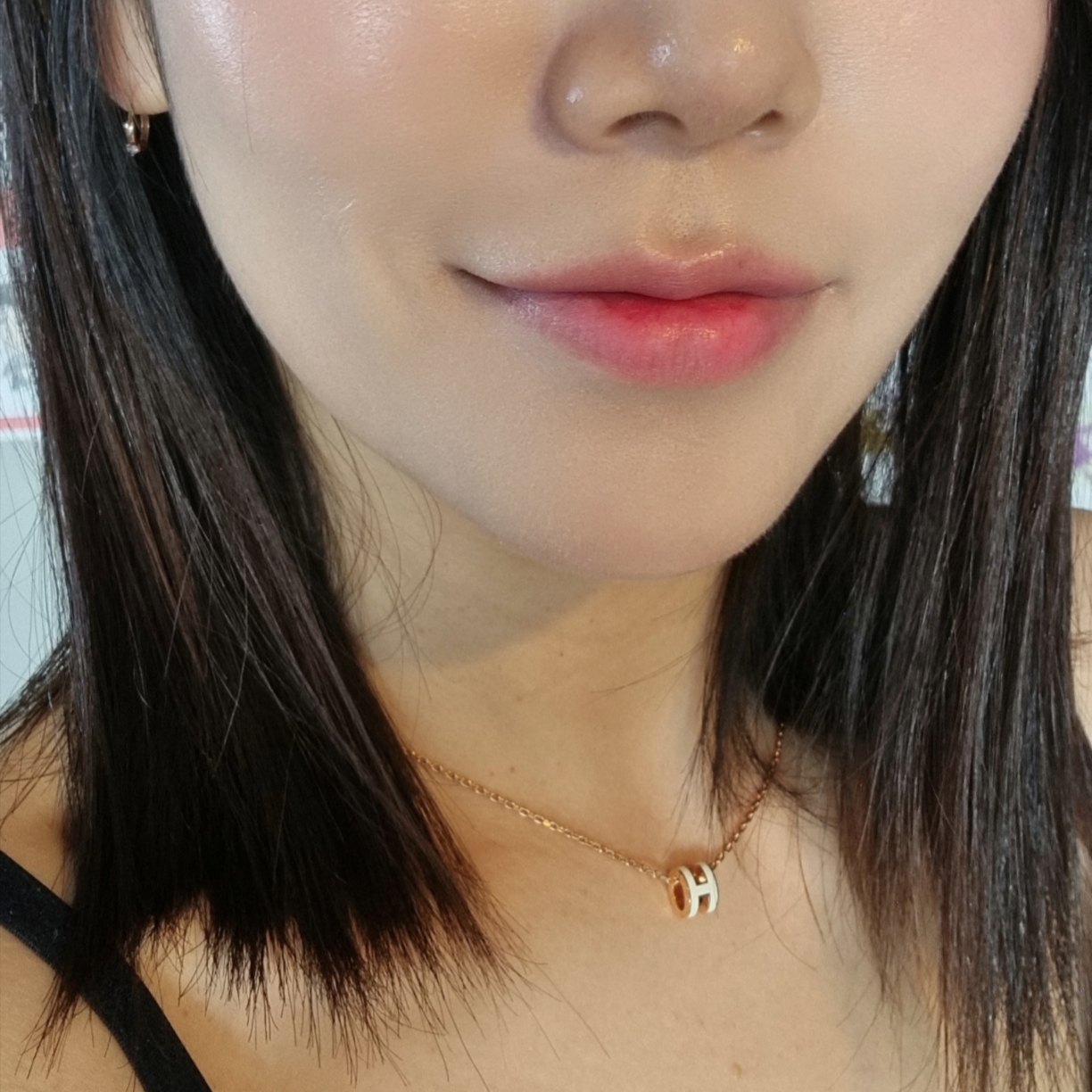 (W) Hermes Mini Pop H Pendant Rose Gold & Blanc 착용 스타일 - 2