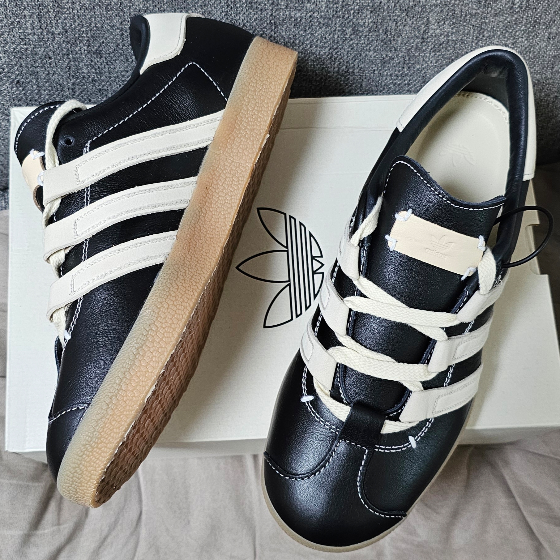 Adidas x Foot Industry Gazelle Core Black Cream White 착용 스타일 - 2