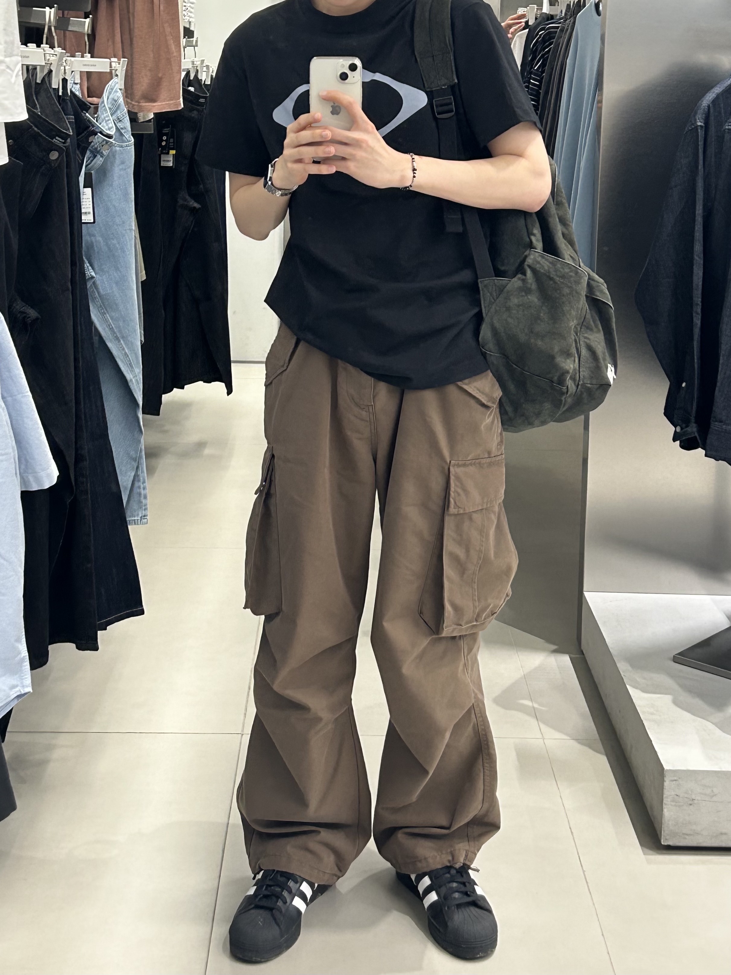 Mischief Rhombus Basic T-Shirt Black, Casio LTP-V007L-7B1 착용 스타일