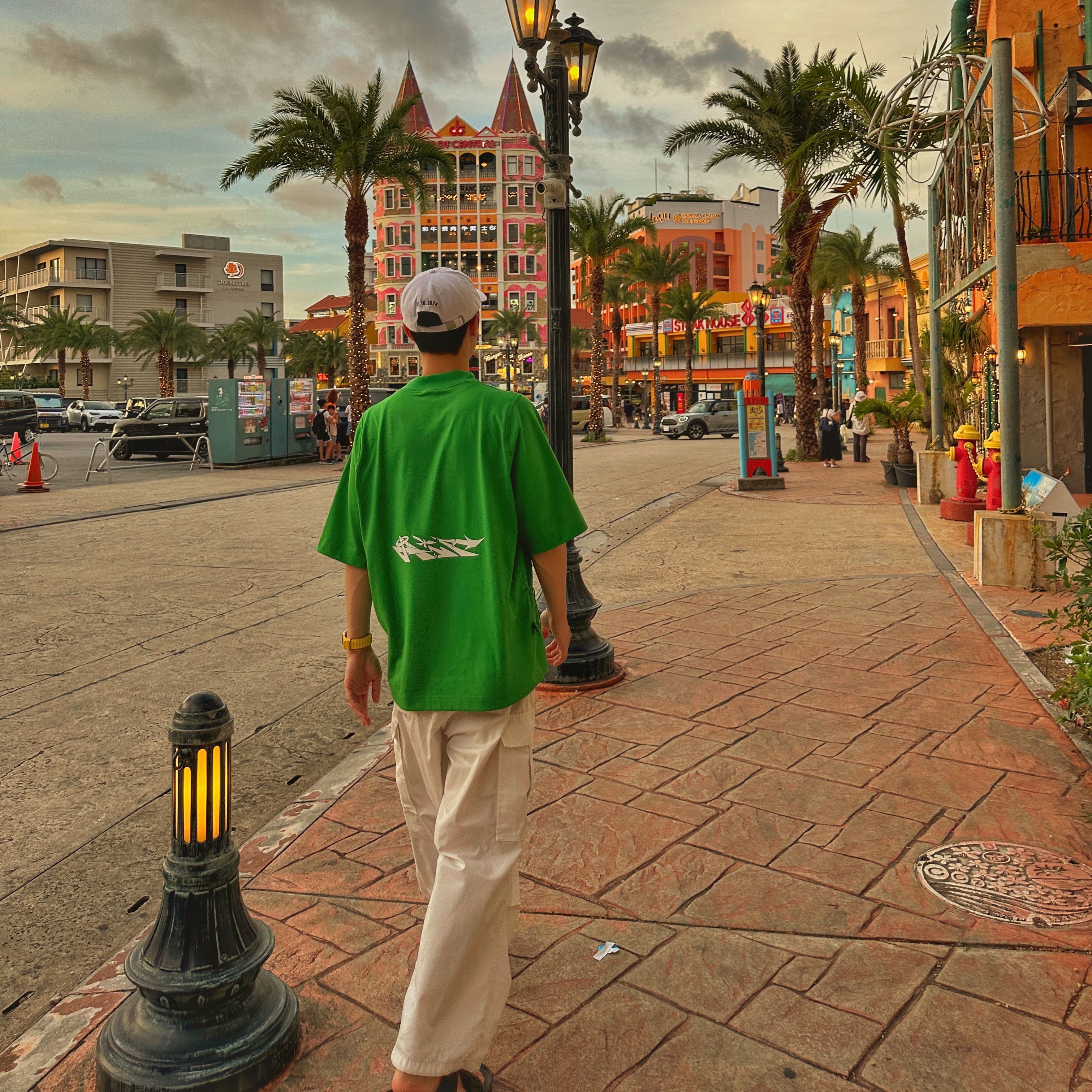 Nike x Off-White Mock Neck Short Sleeve Top Kelly Green - Asia, Birkenstock Arizona Essentials Eva Black - Regular 착용 스타일 - 2