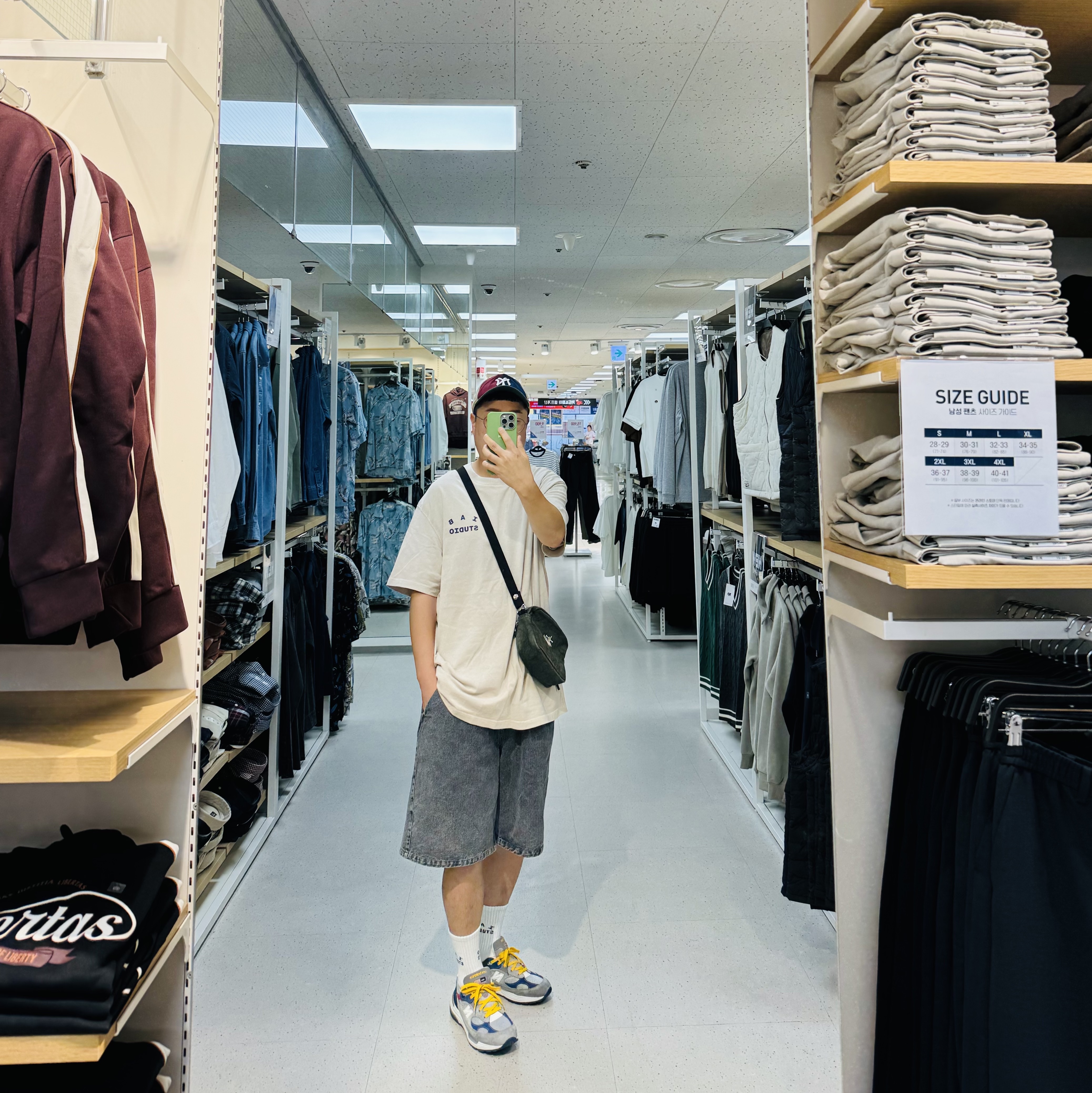 IAB Studio x New Era New York Cap Multi, IAB Studio Pigment T-Shirt Oatmeal 착용 스타일 - 1