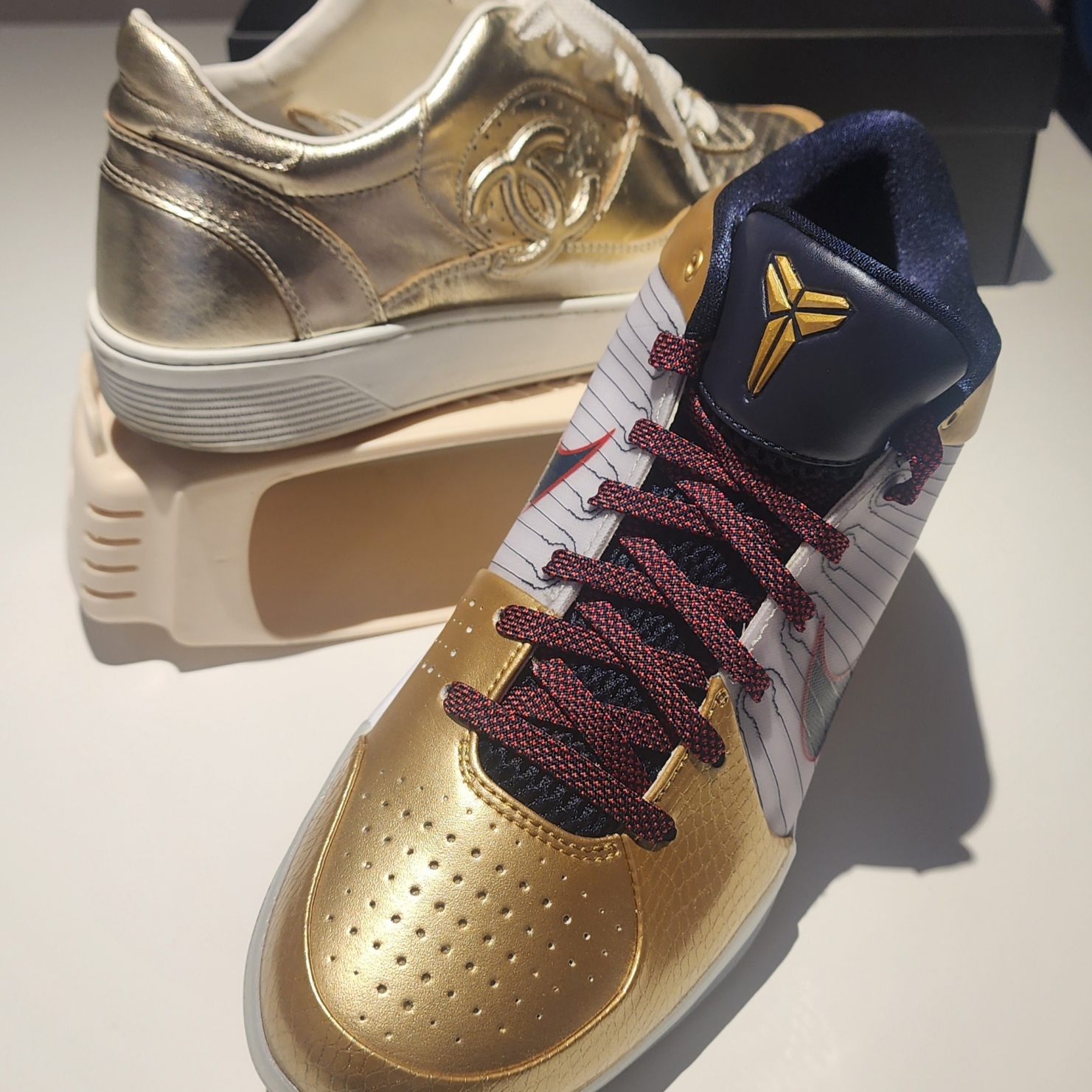 Nike Kobe 4 Protro Metallic Gold and Dark Obsidian 착용 스타일 - 6