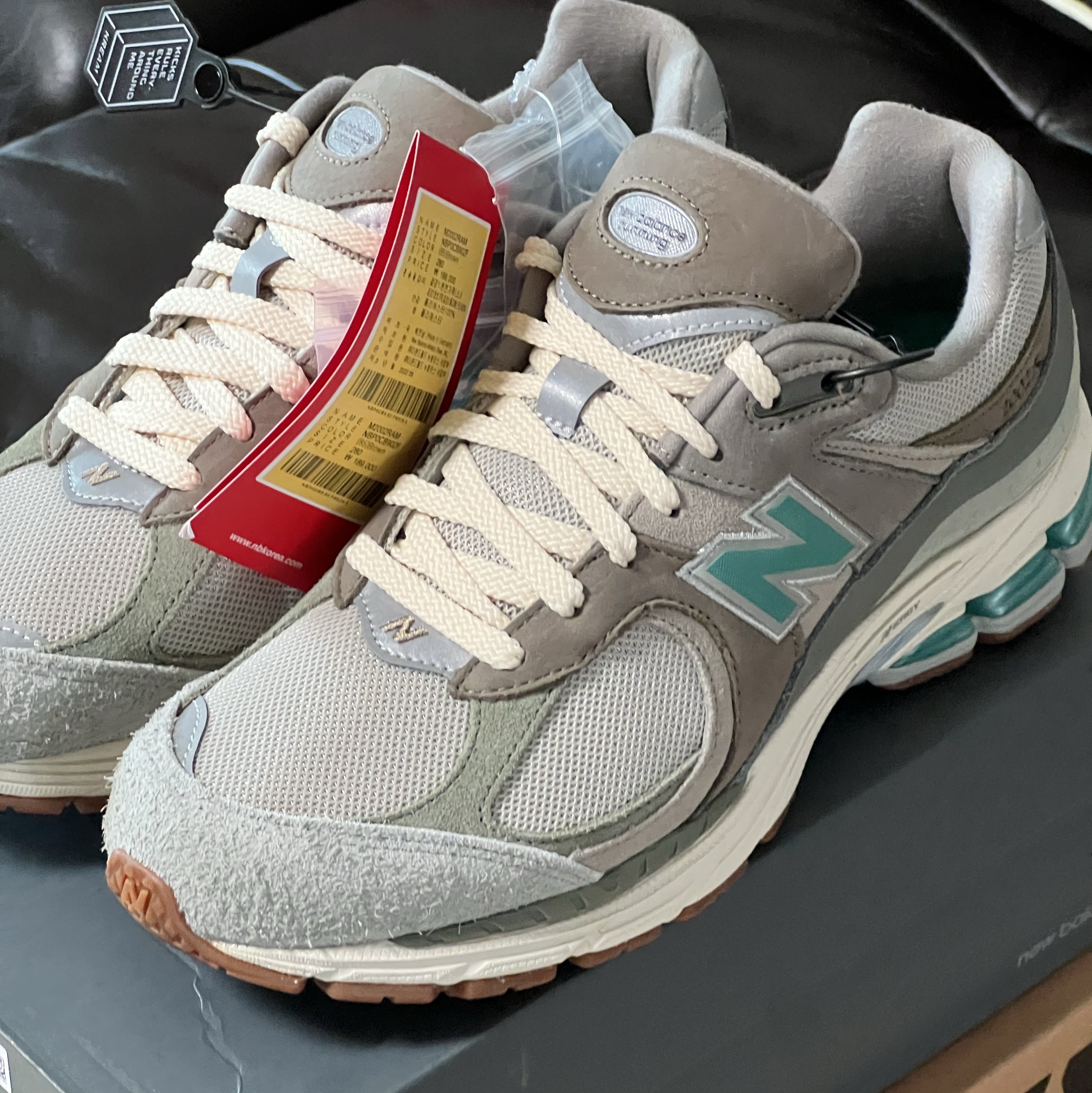 New Balance x Atmos 2002R Beige Grey, New Balance 2002R Eclipse Castlerock 착용 스타일 - 2