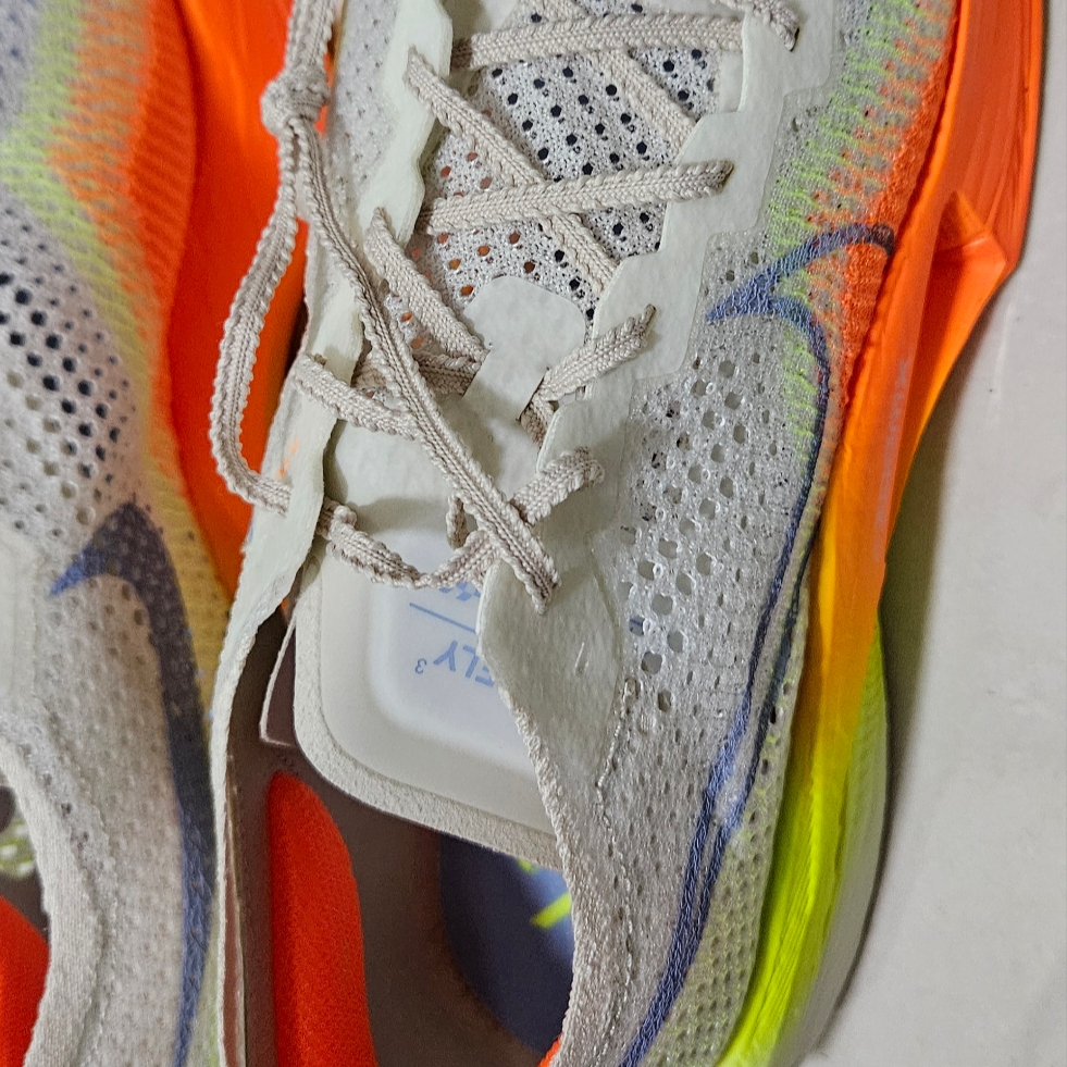 Nike ZoomX Vaporfly Next% 3 Sail Cobalt Bliss Total Orange 착용 스타일