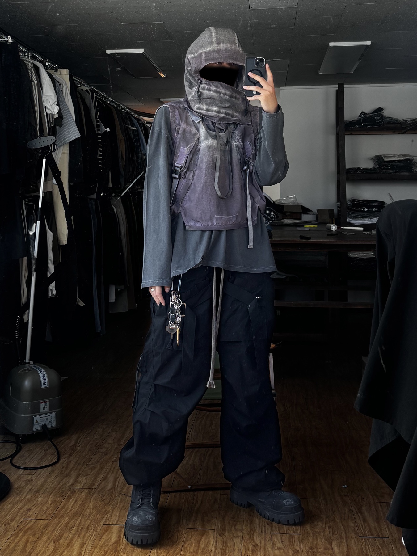 Balenciaga Combat Strike 20mm Boots Black, Wapworks Wide Safety Cargo Pants Black 착용 스타일 - 3