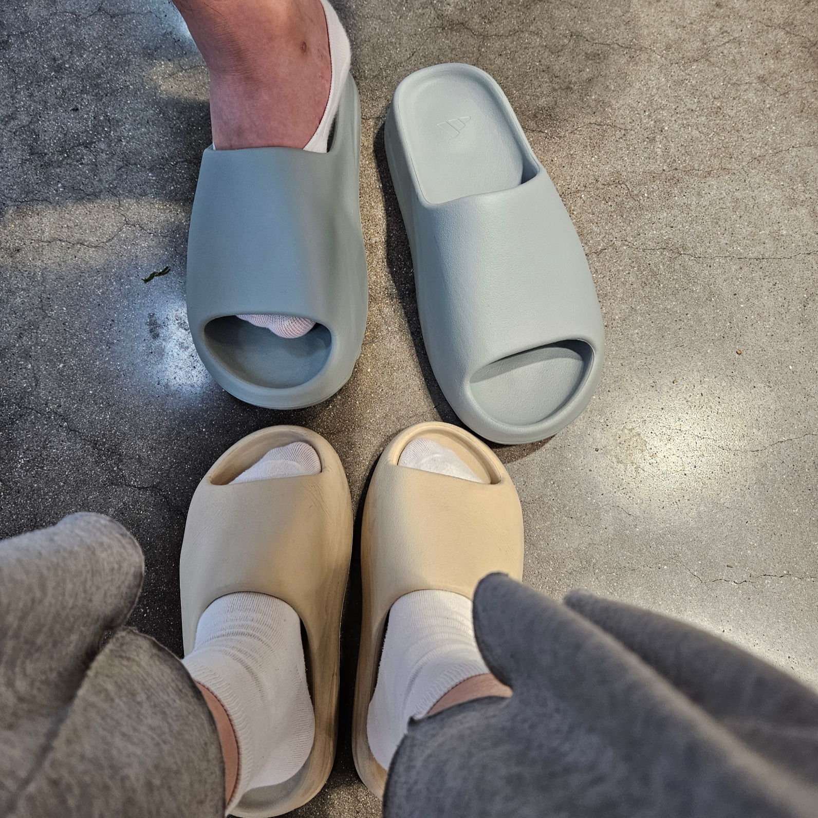 Adidas Yeezy Slide Salt, Adidas Yeezy Slide Bone 2022/2023 착용 스타일 - 2