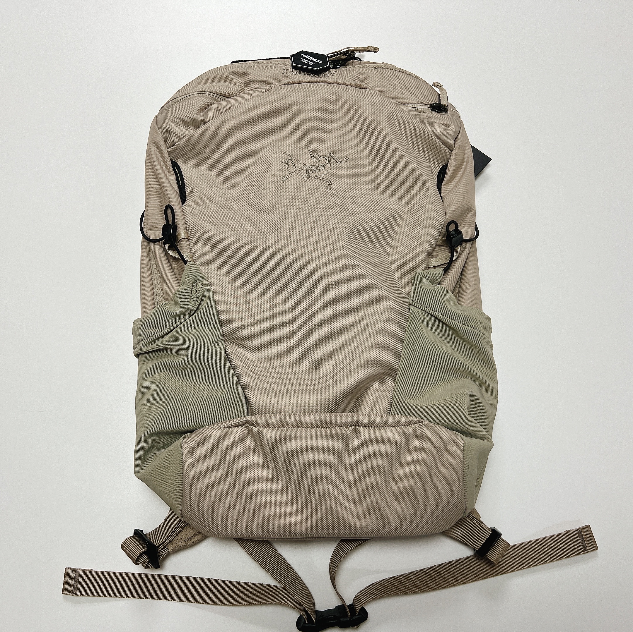 Arc'teryx Mantis 16 Backpack Rune 착용 스타일