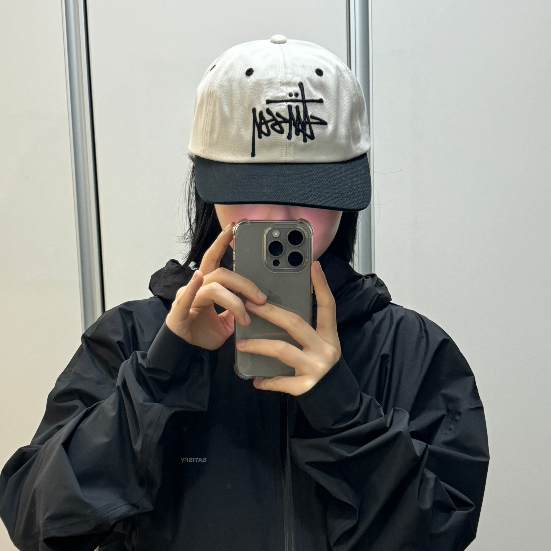 Stussy Low Profile Big Basic Snapback Bone 착용 스타일